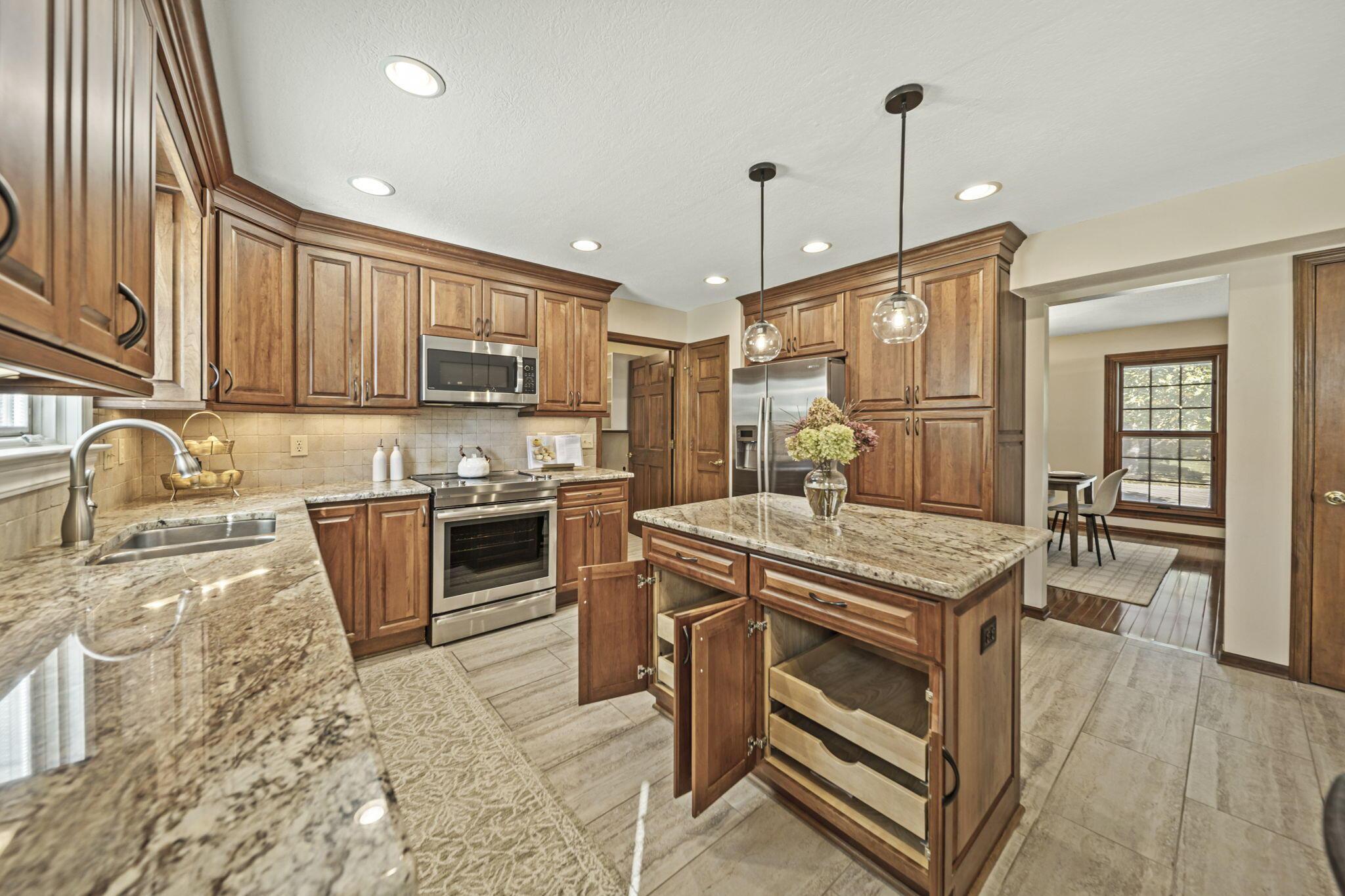6137 Holywell Drive Property Photo 28