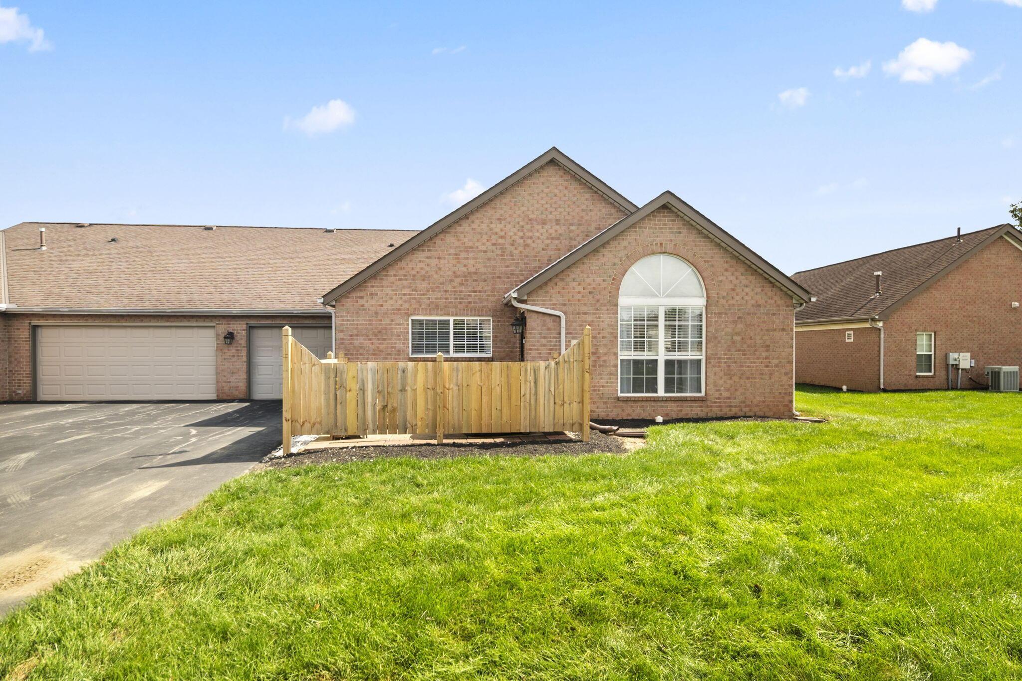 4982 Meadow Run Drive Property Photo 2
