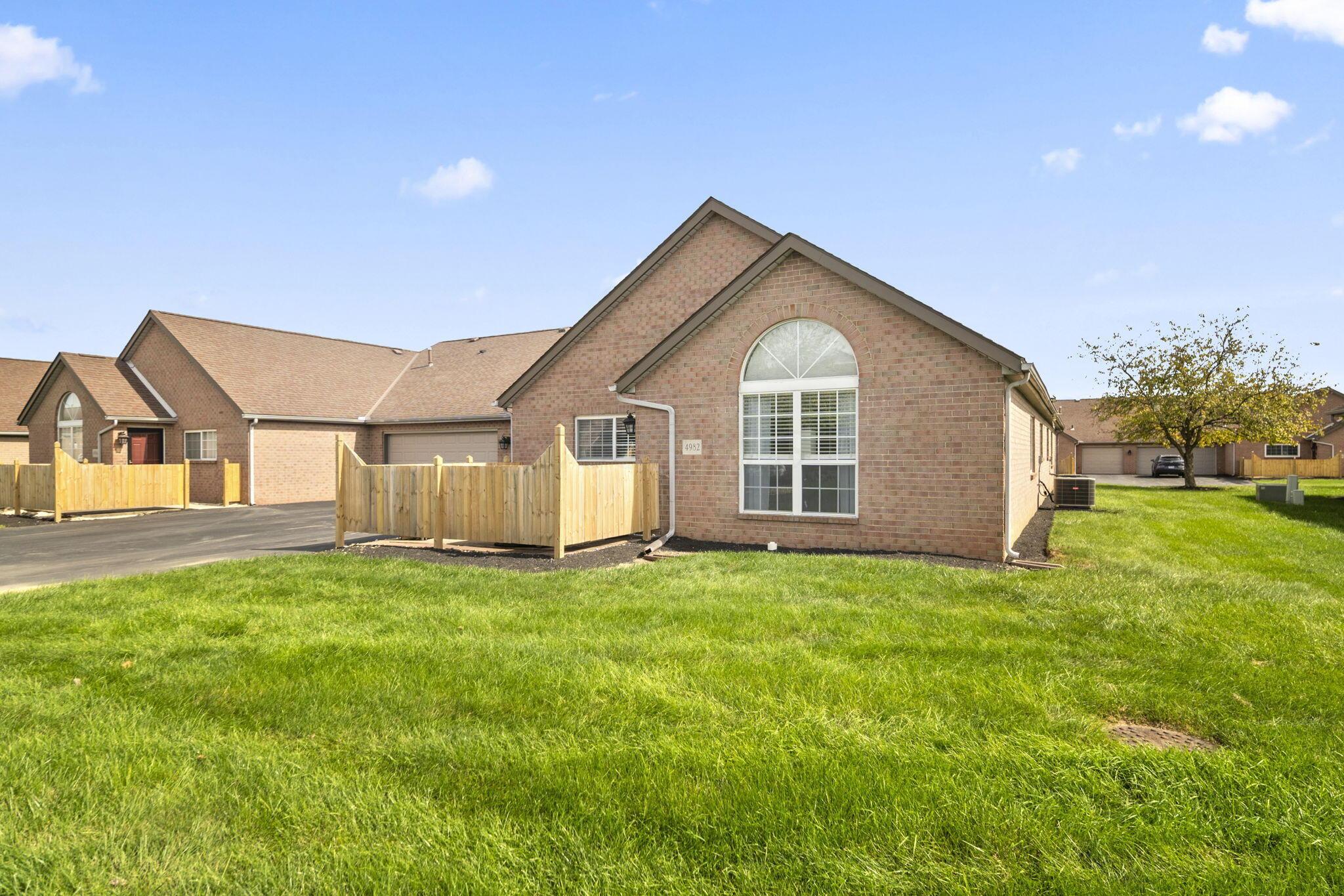 4982 Meadow Run Drive Property Photo 3