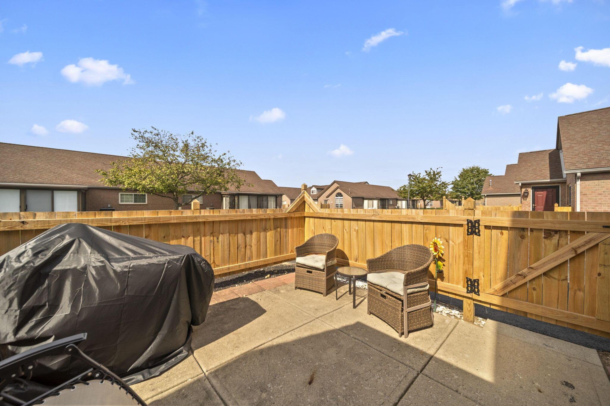 4982 Meadow Run Drive Property Photo 4