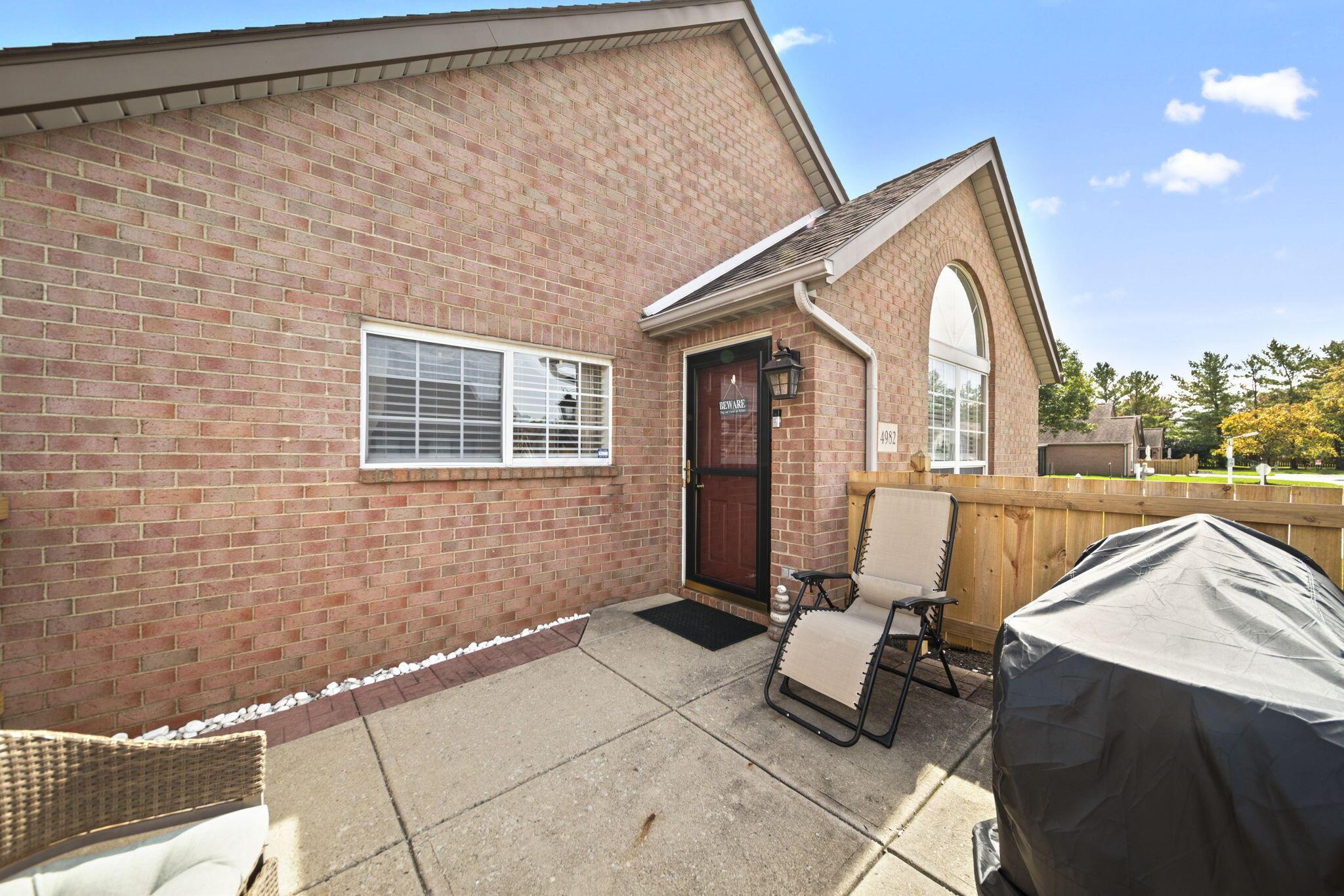 4982 Meadow Run Drive Property Photo 5