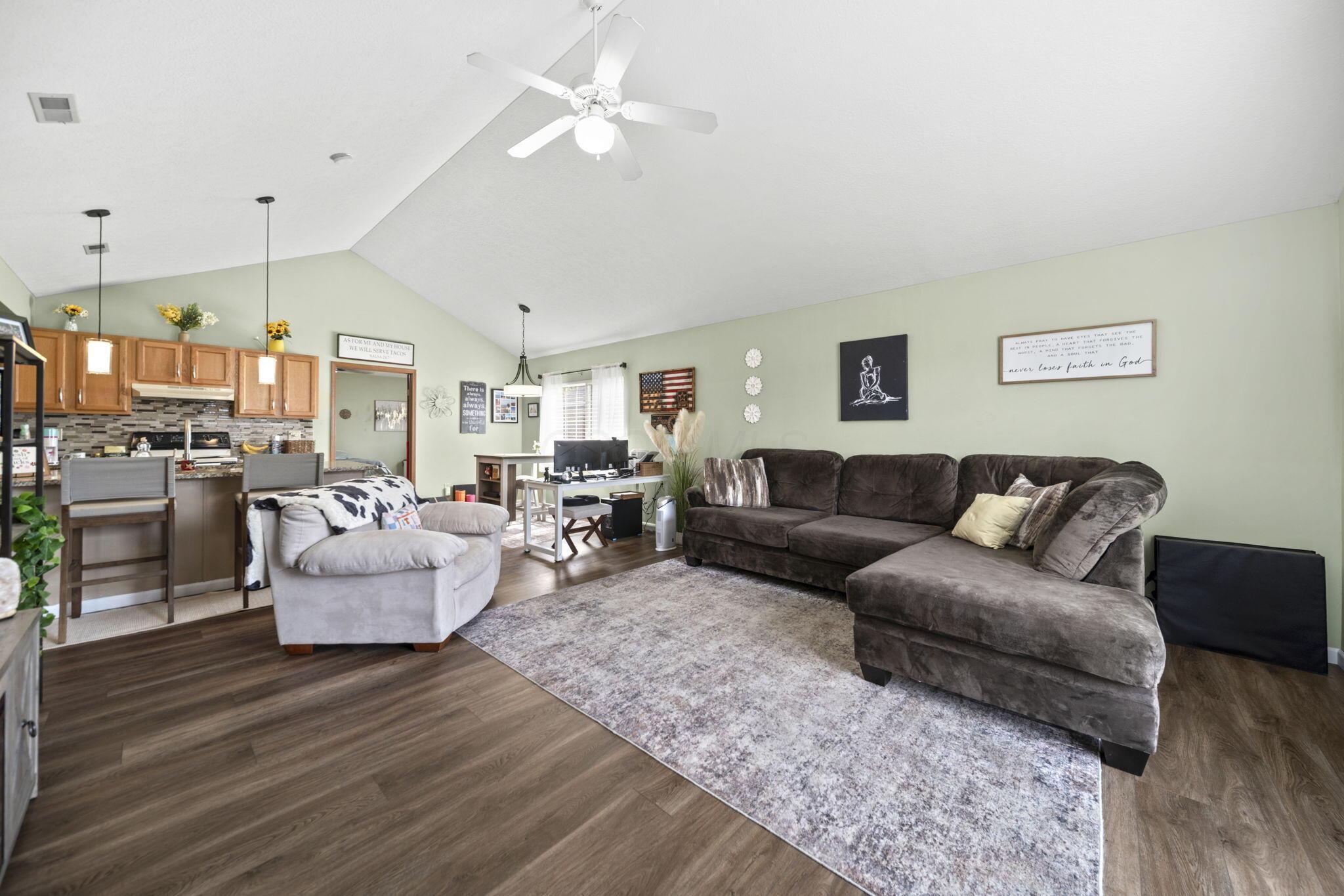 4982 Meadow Run Drive Property Photo 6