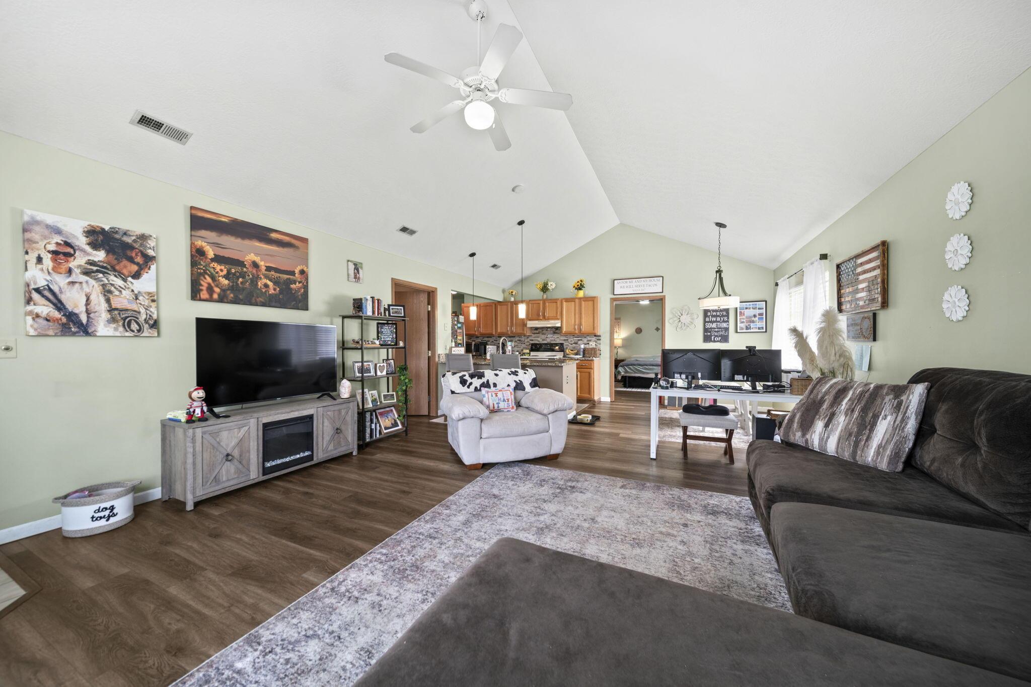 4982 Meadow Run Drive Property Photo 8