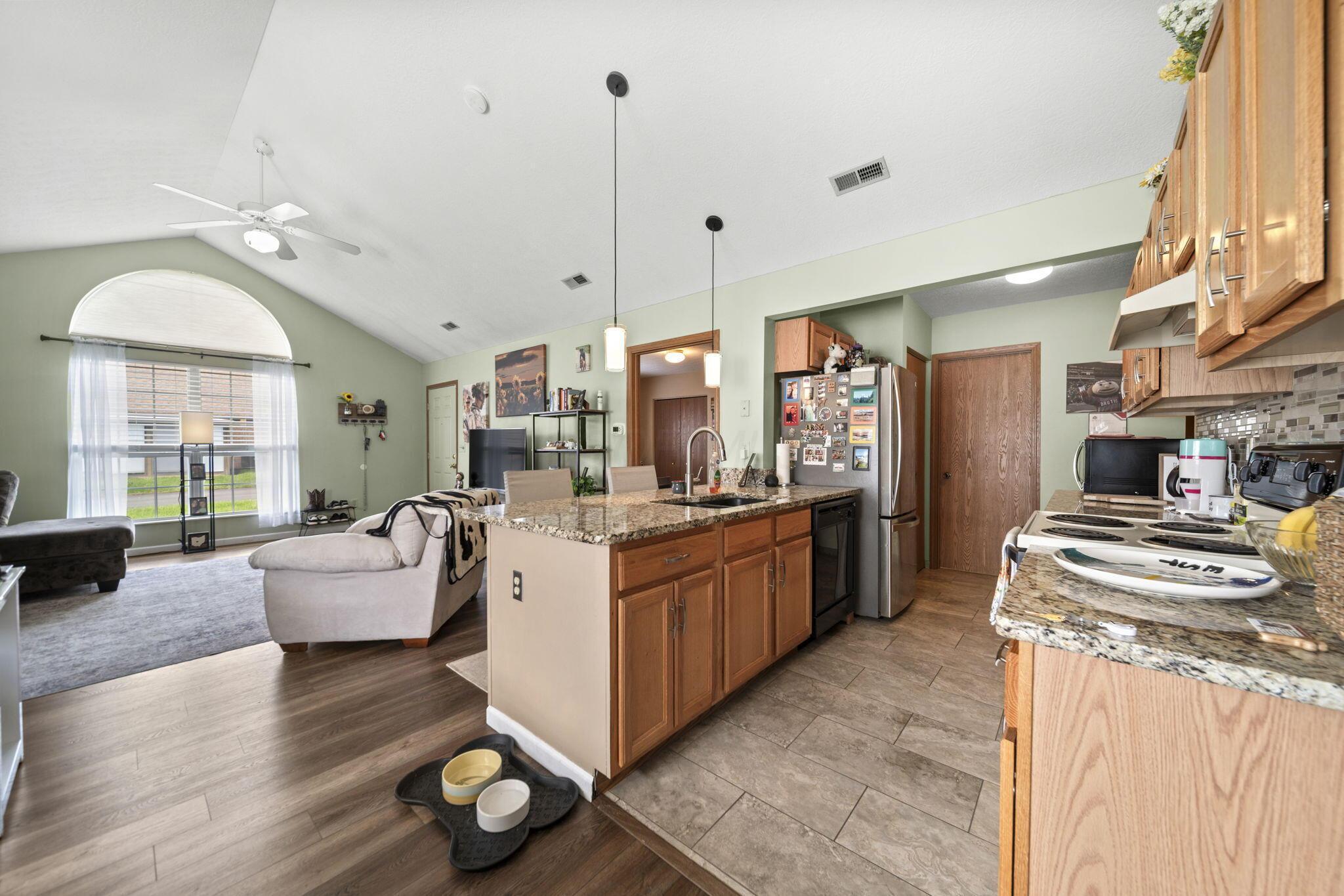 4982 Meadow Run Drive Property Photo 14