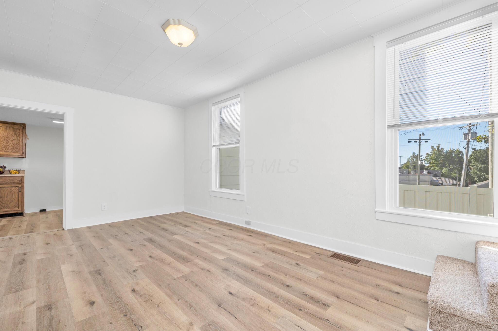 548 Center Avenue Property Photo 8