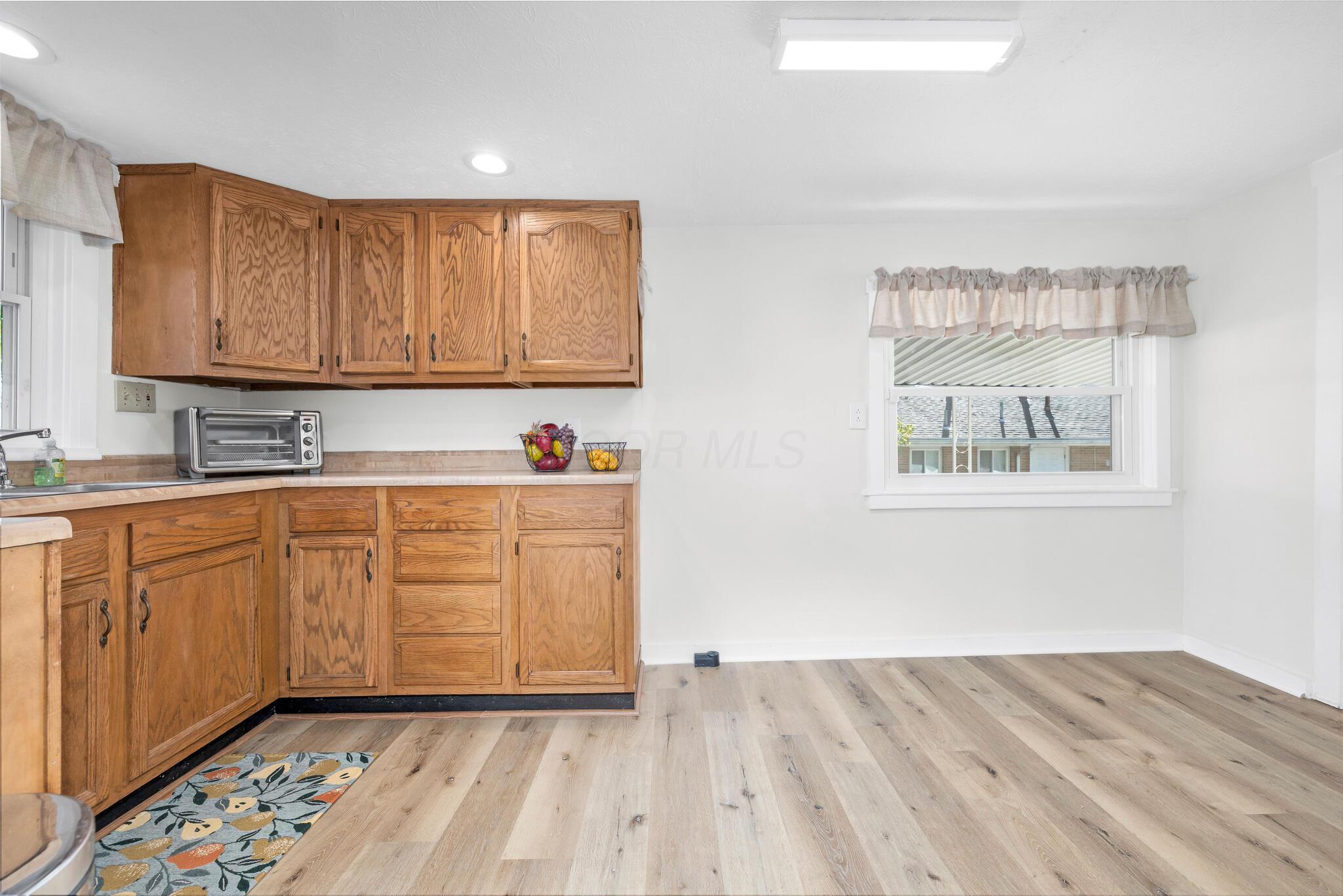 548 Center Avenue Property Photo 10