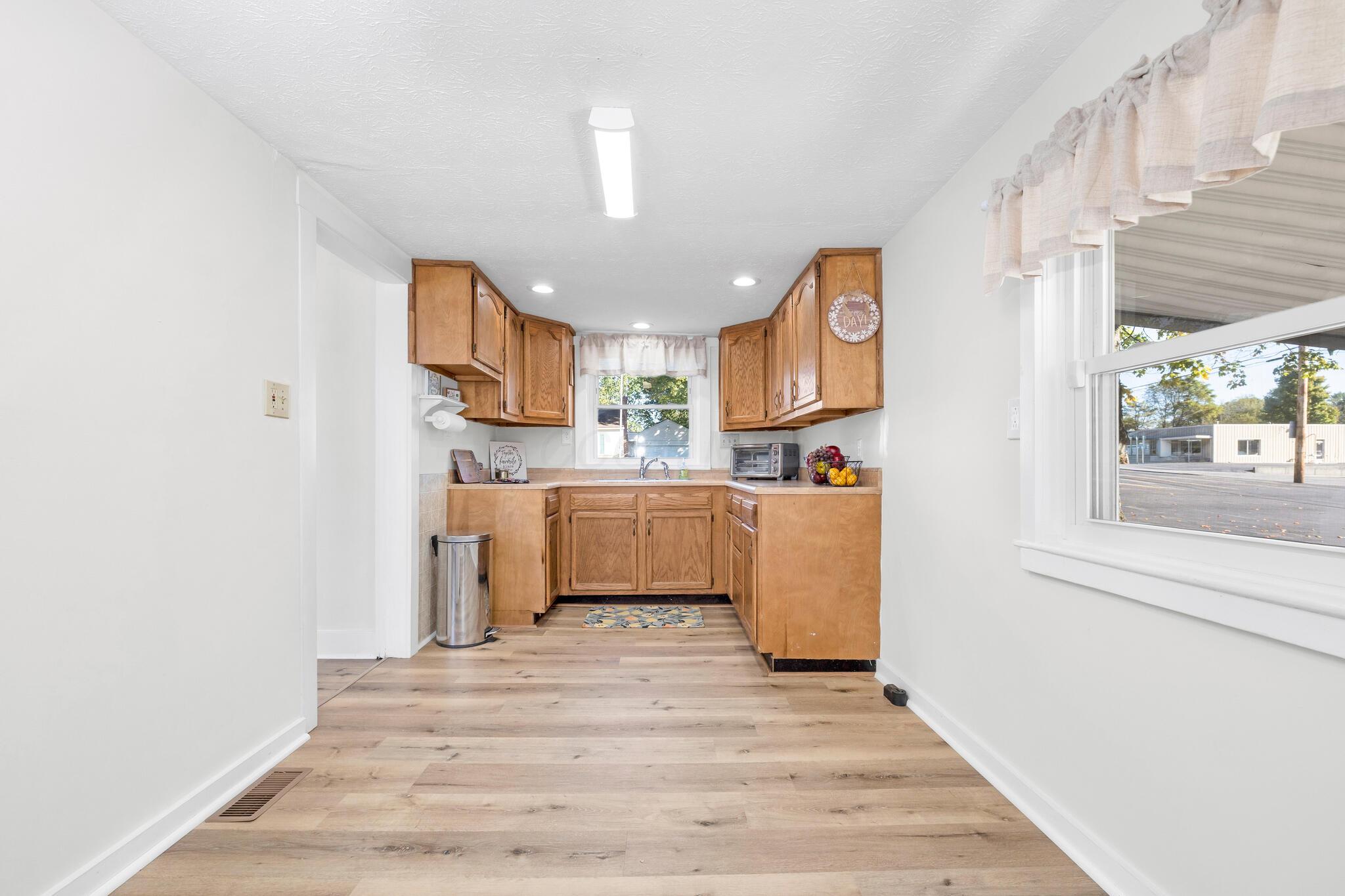 548 Center Avenue Property Photo 11