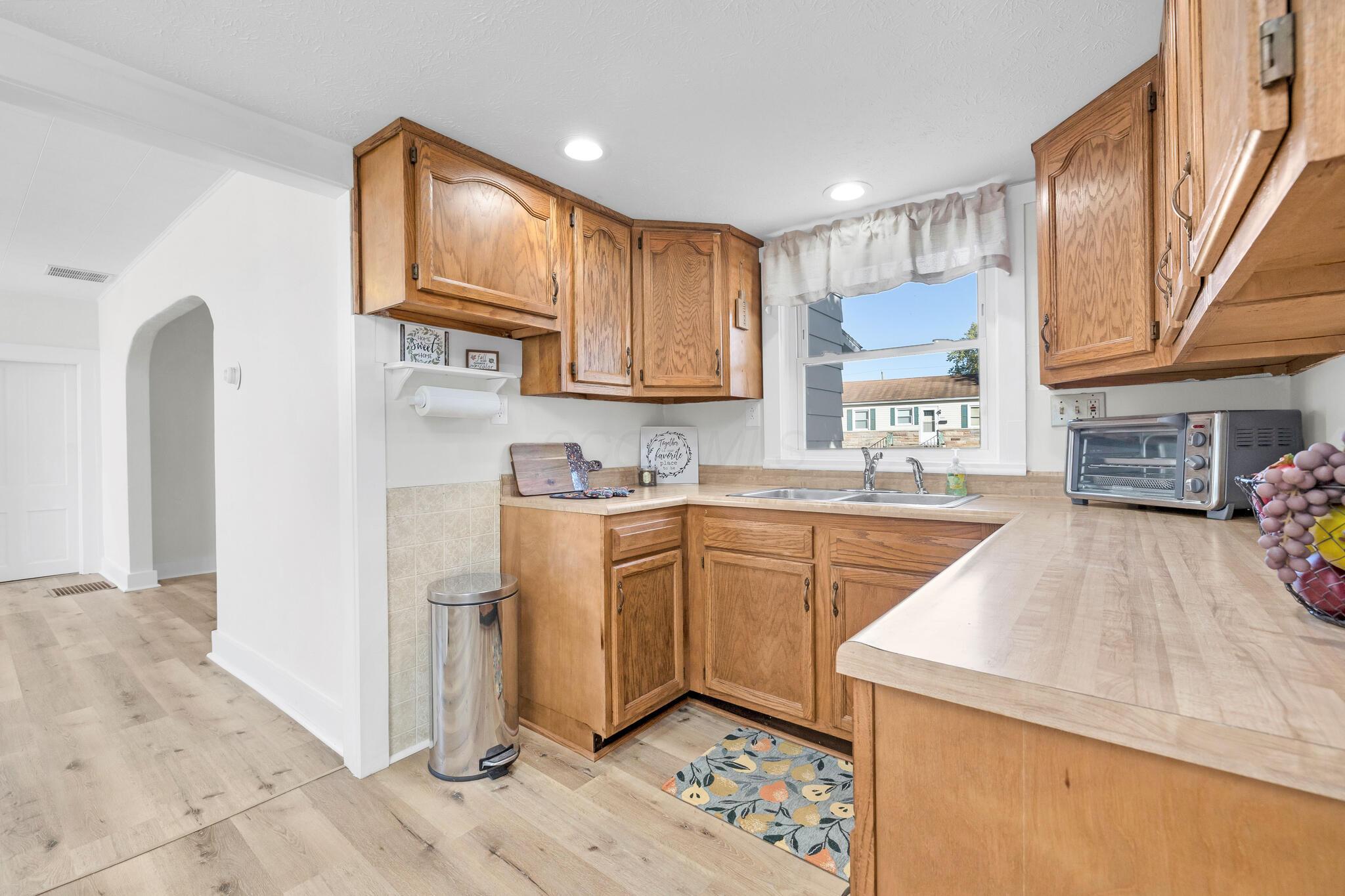 548 Center Avenue Property Photo 13