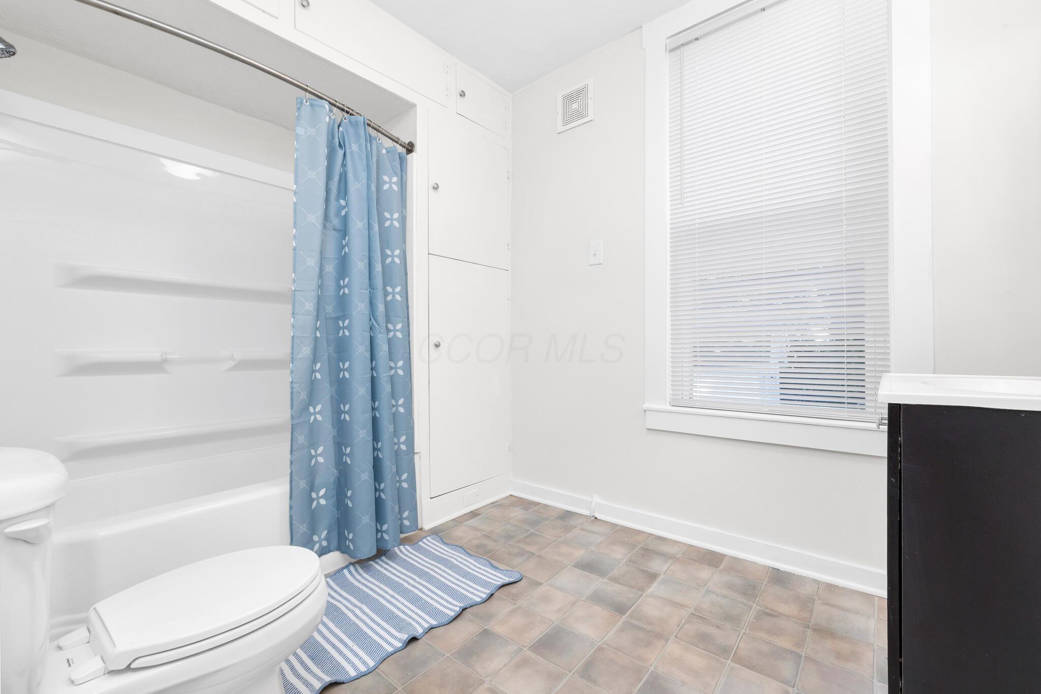 548 Center Avenue Property Photo 20