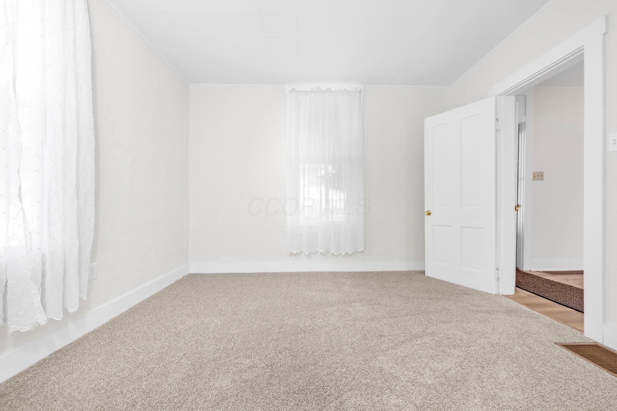 548 Center Avenue Property Photo 22