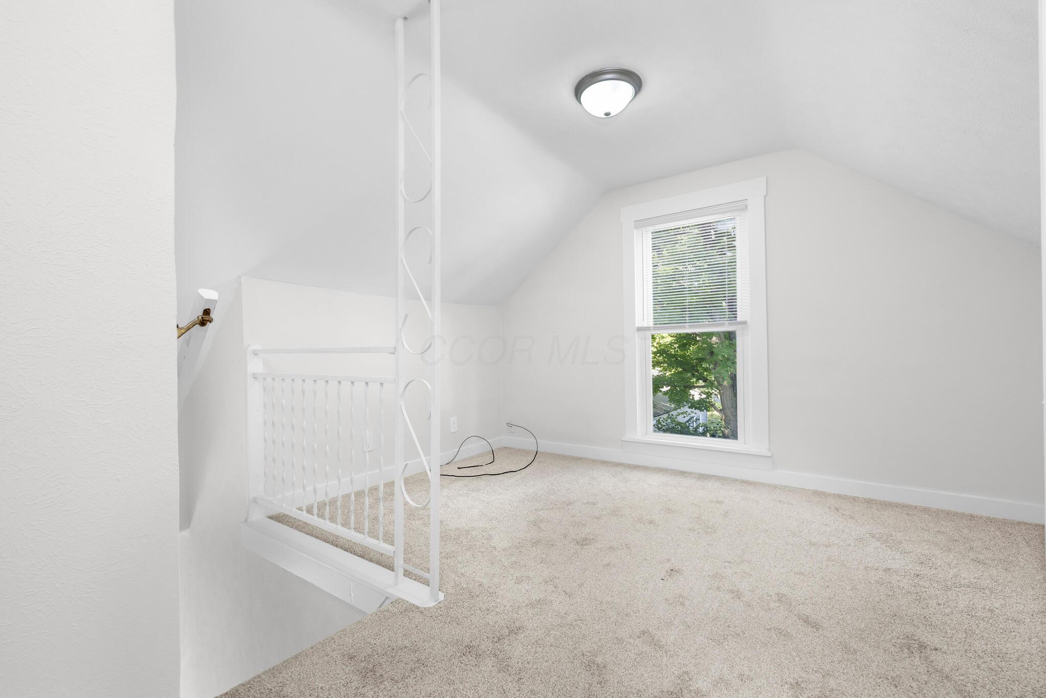 548 Center Avenue Property Photo 25