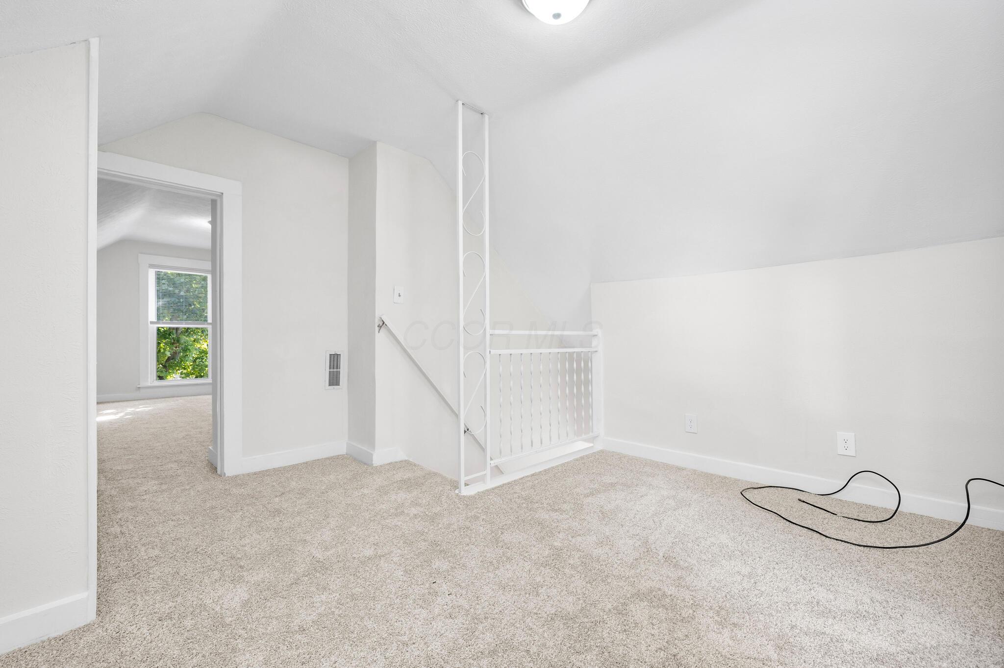 548 Center Avenue Property Photo 26