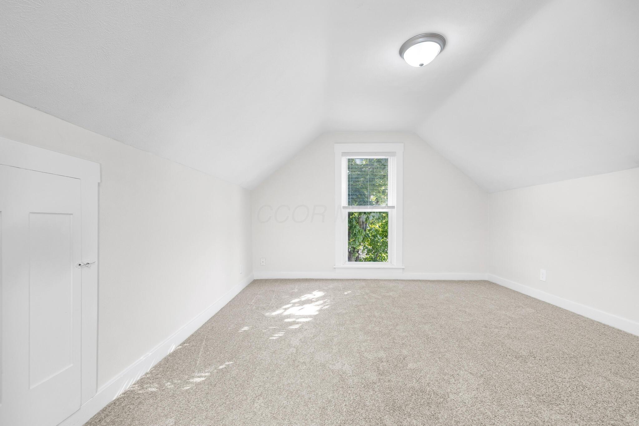 548 Center Avenue Property Photo 27