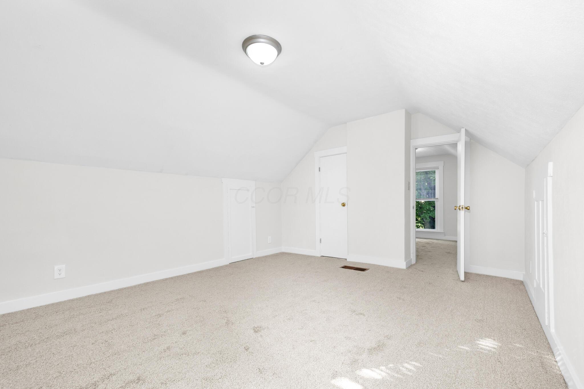 548 Center Avenue Property Photo 28