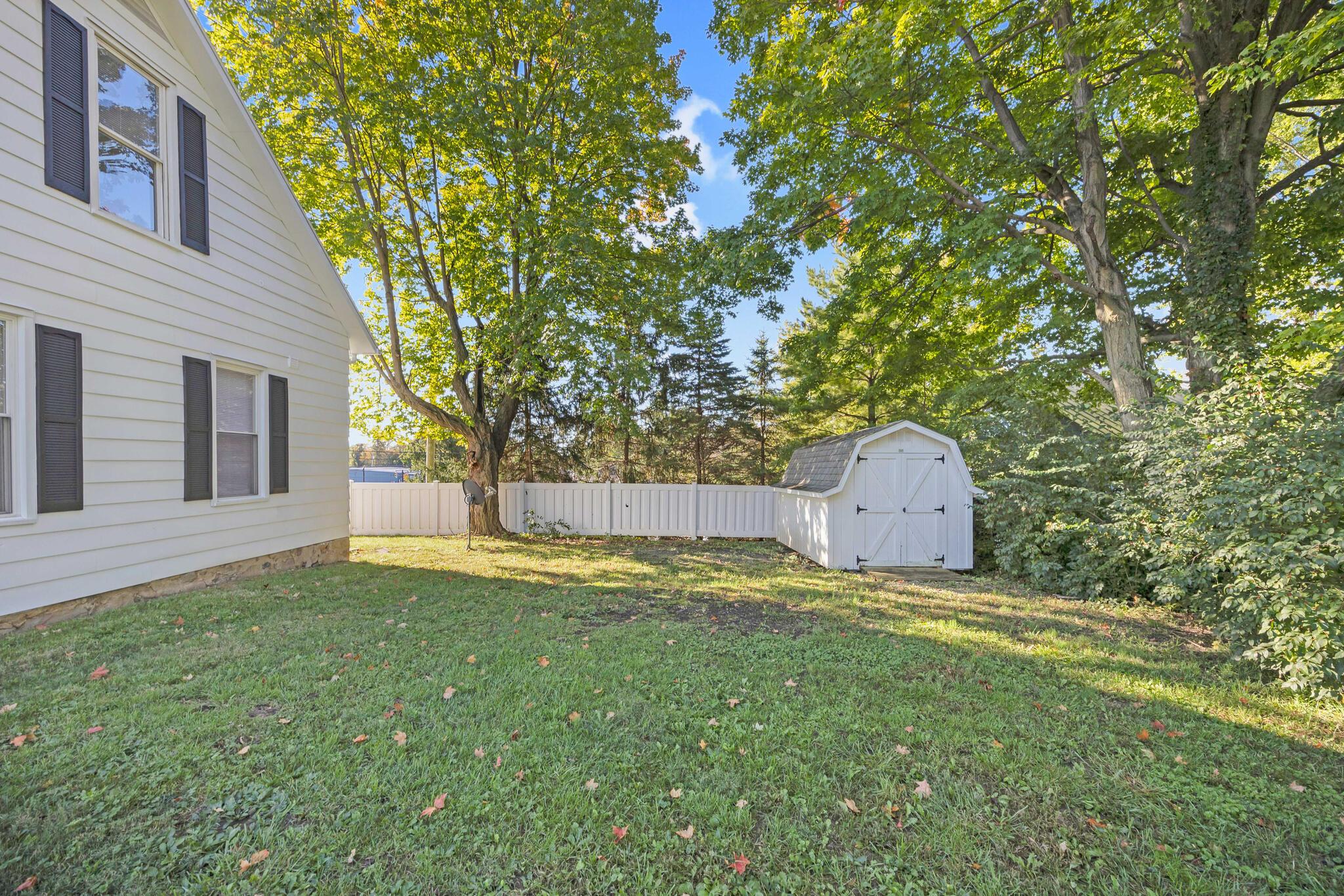 548 Center Avenue Property Photo 37