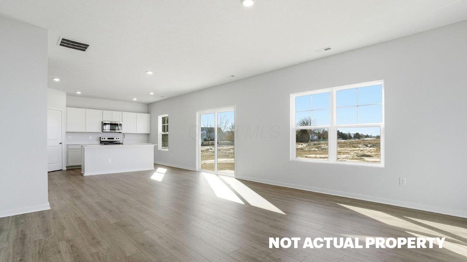 463 Samantha Drive Property Photo 8