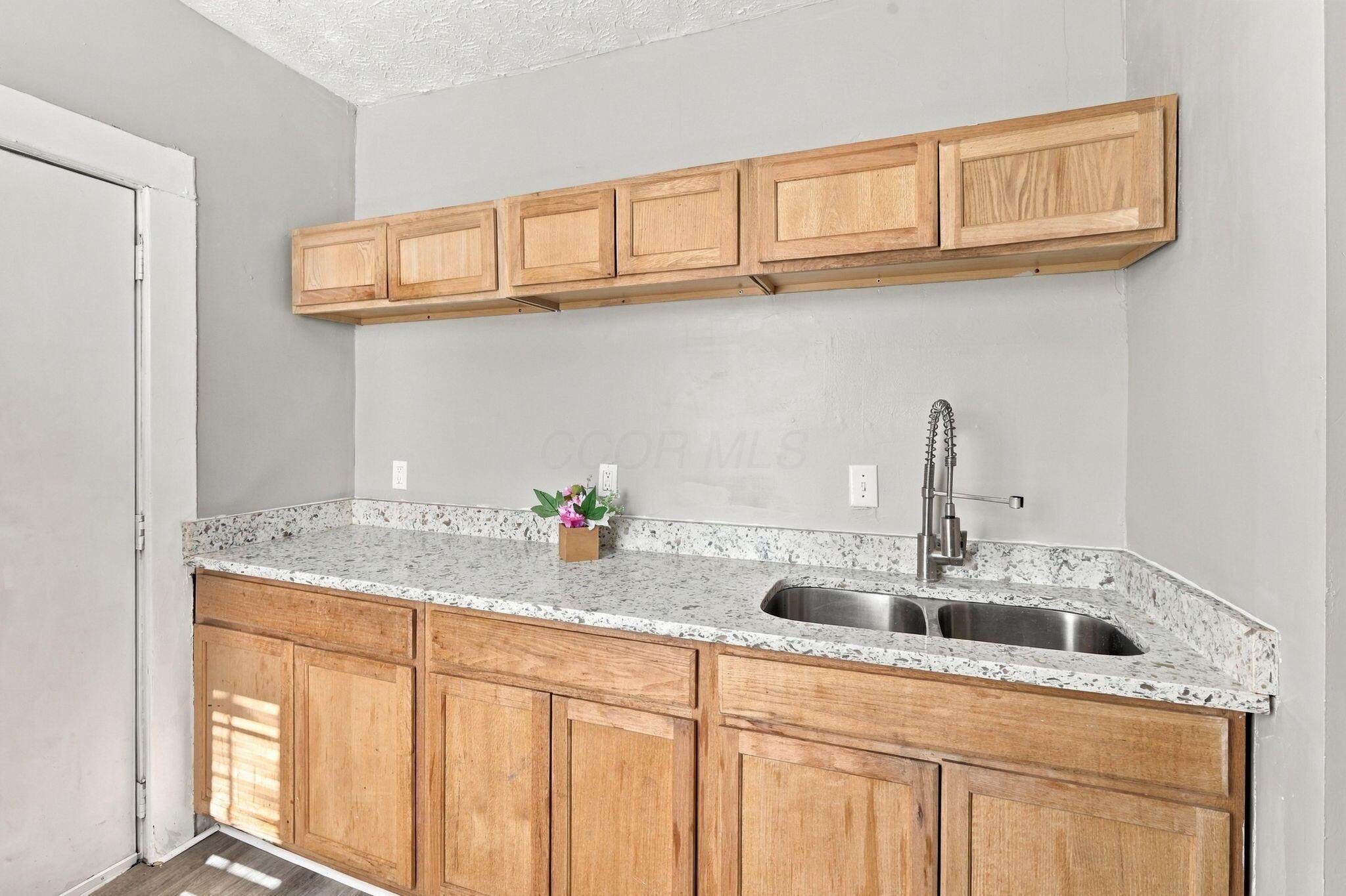 39 N Guilford Avenue Property Photo 13