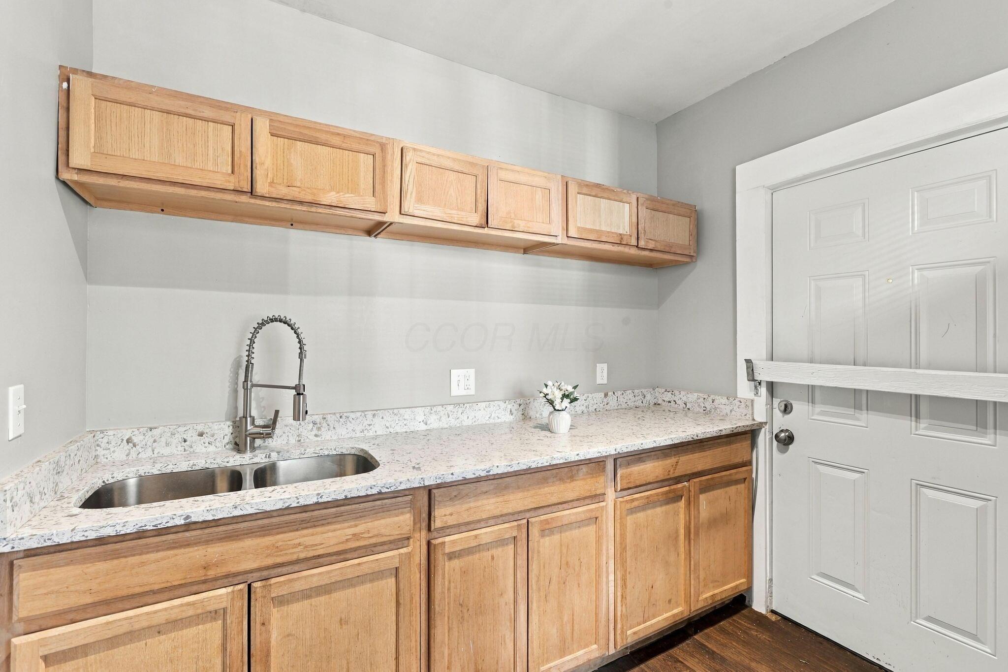 39 N Guilford Avenue Property Photo 34