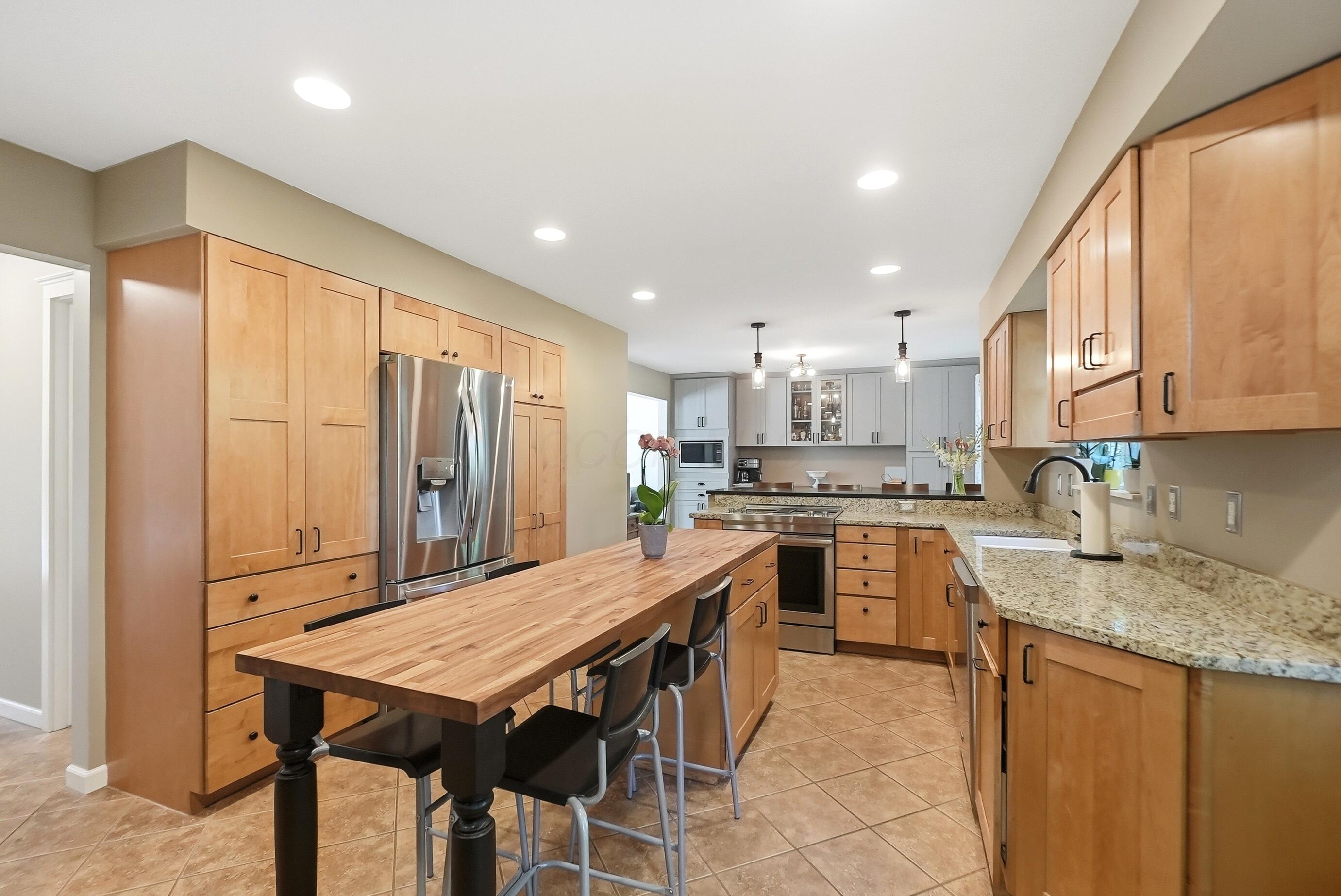 470 Sutterton Drive Property Photo 4