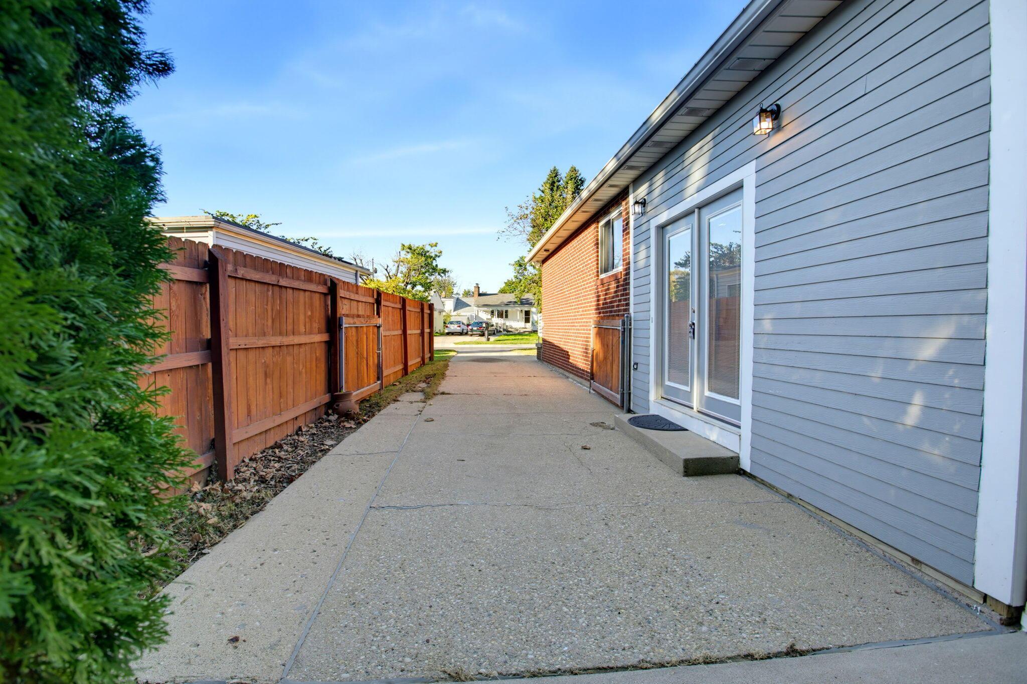 2815 Brookpark Circle E Property Photo 43