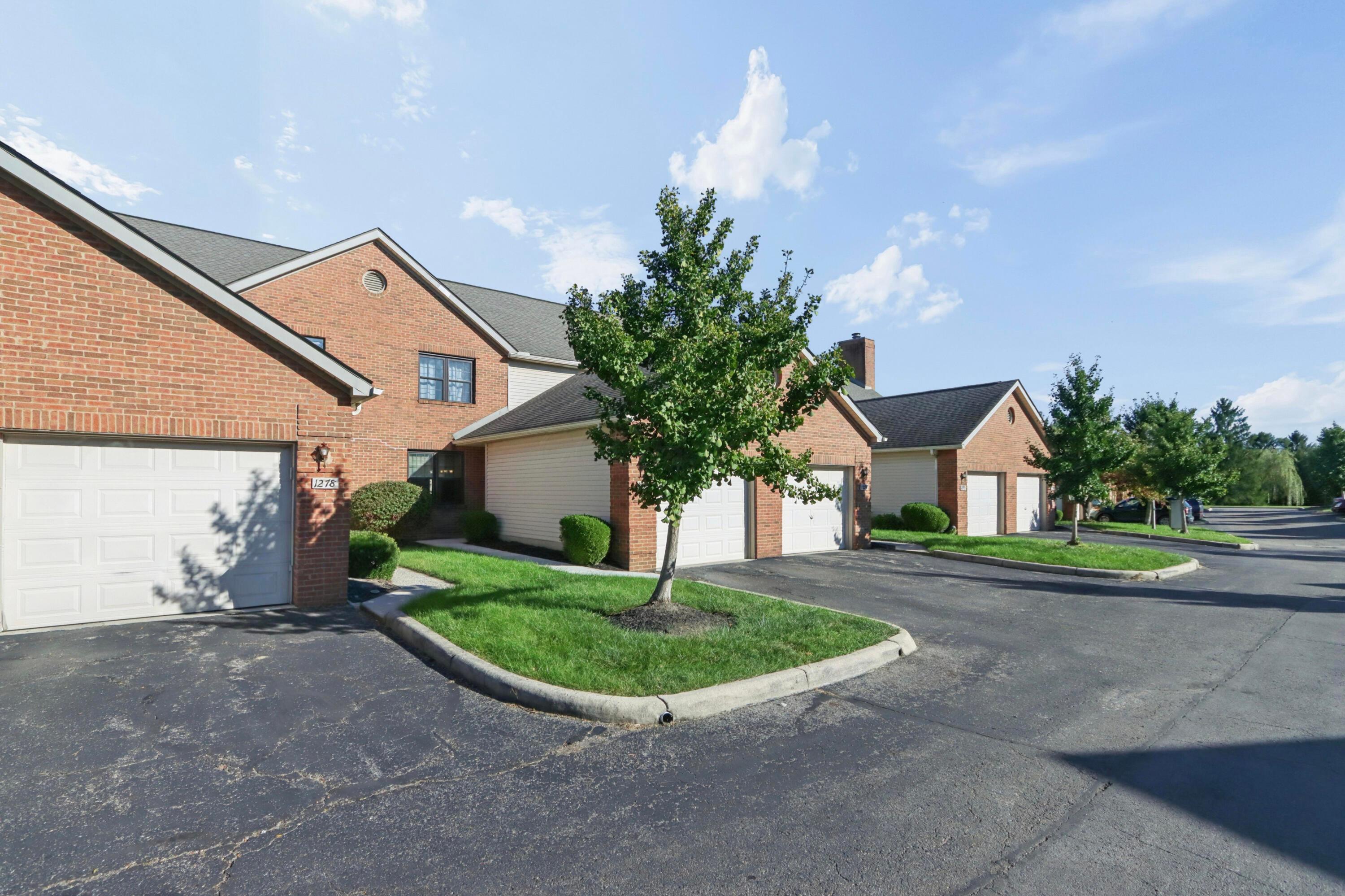 1276 Somerset Way Property Photo 4