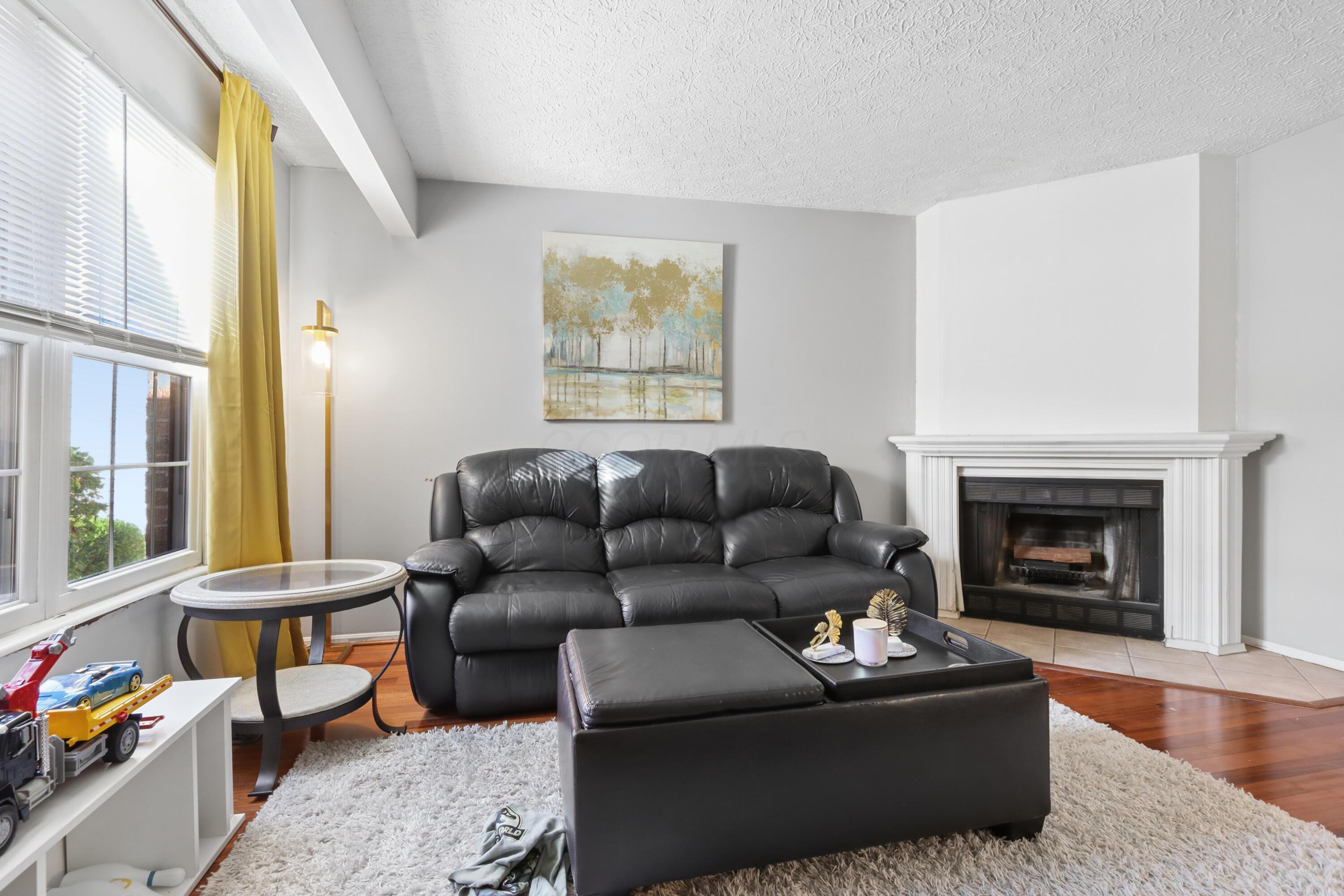 1276 Somerset Way Property Photo 7