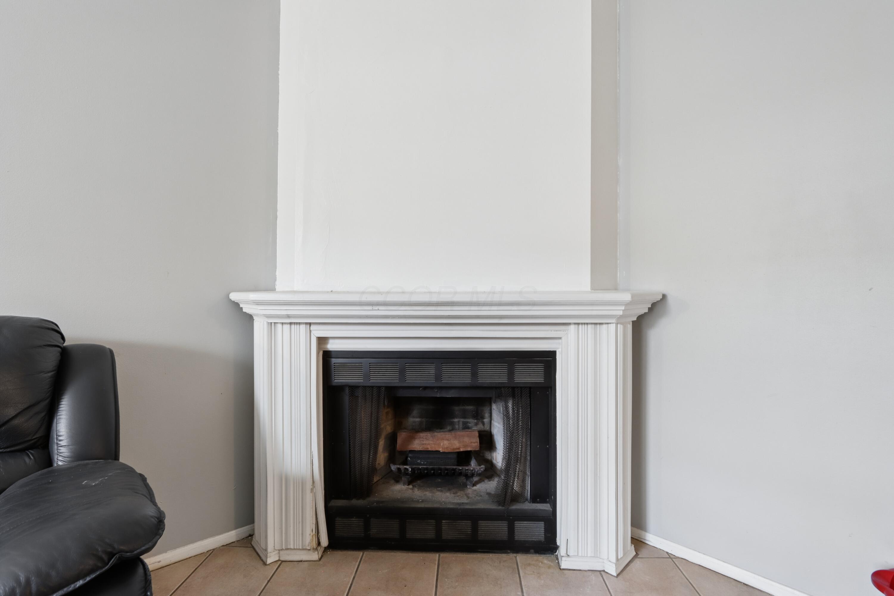 1276 Somerset Way Property Photo 8