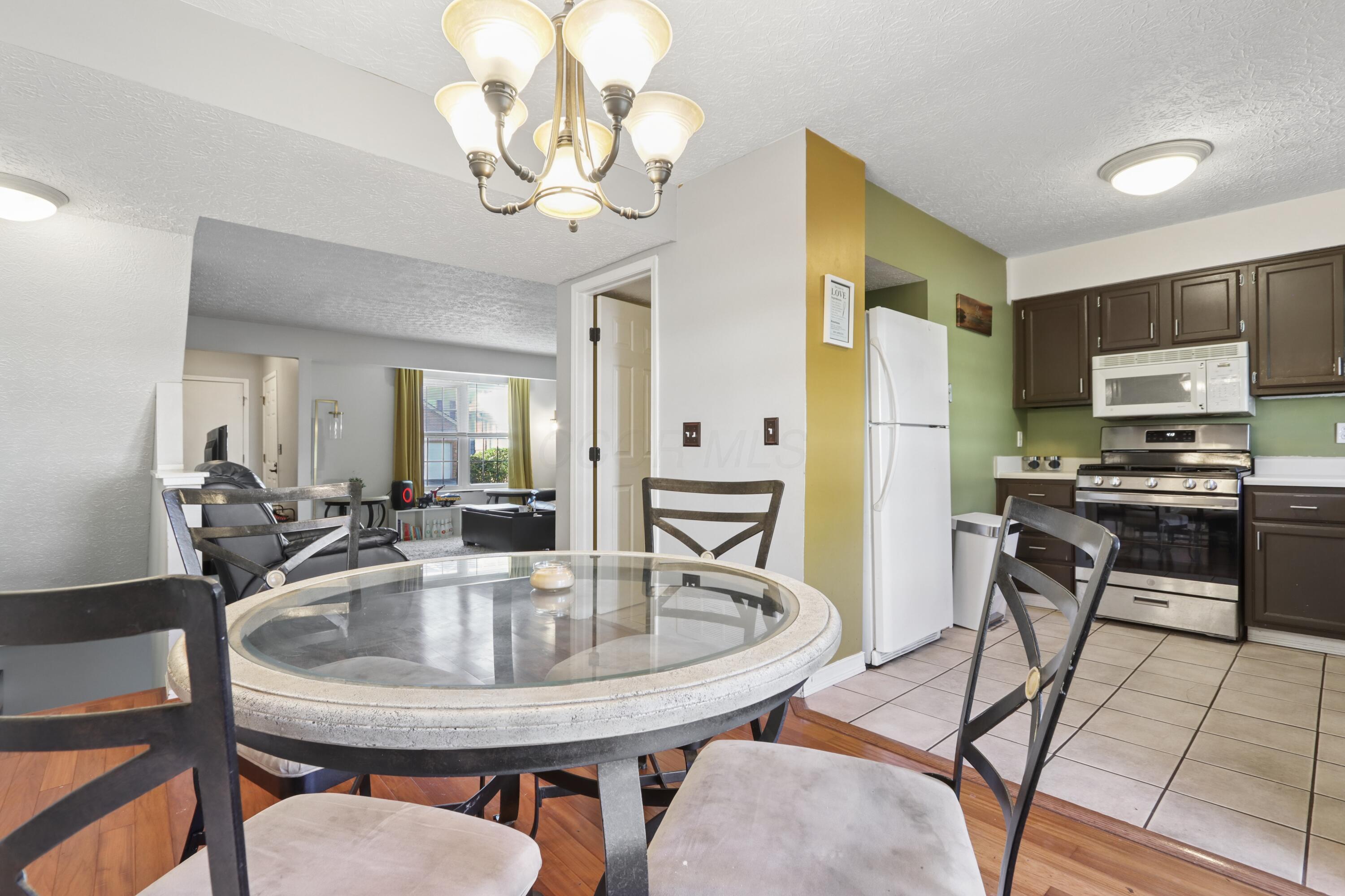 1276 Somerset Way Property Photo 10