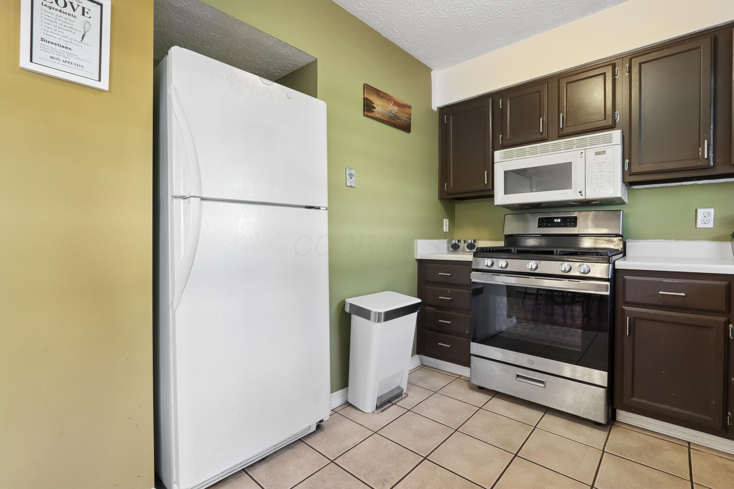 1276 Somerset Way Property Photo 13