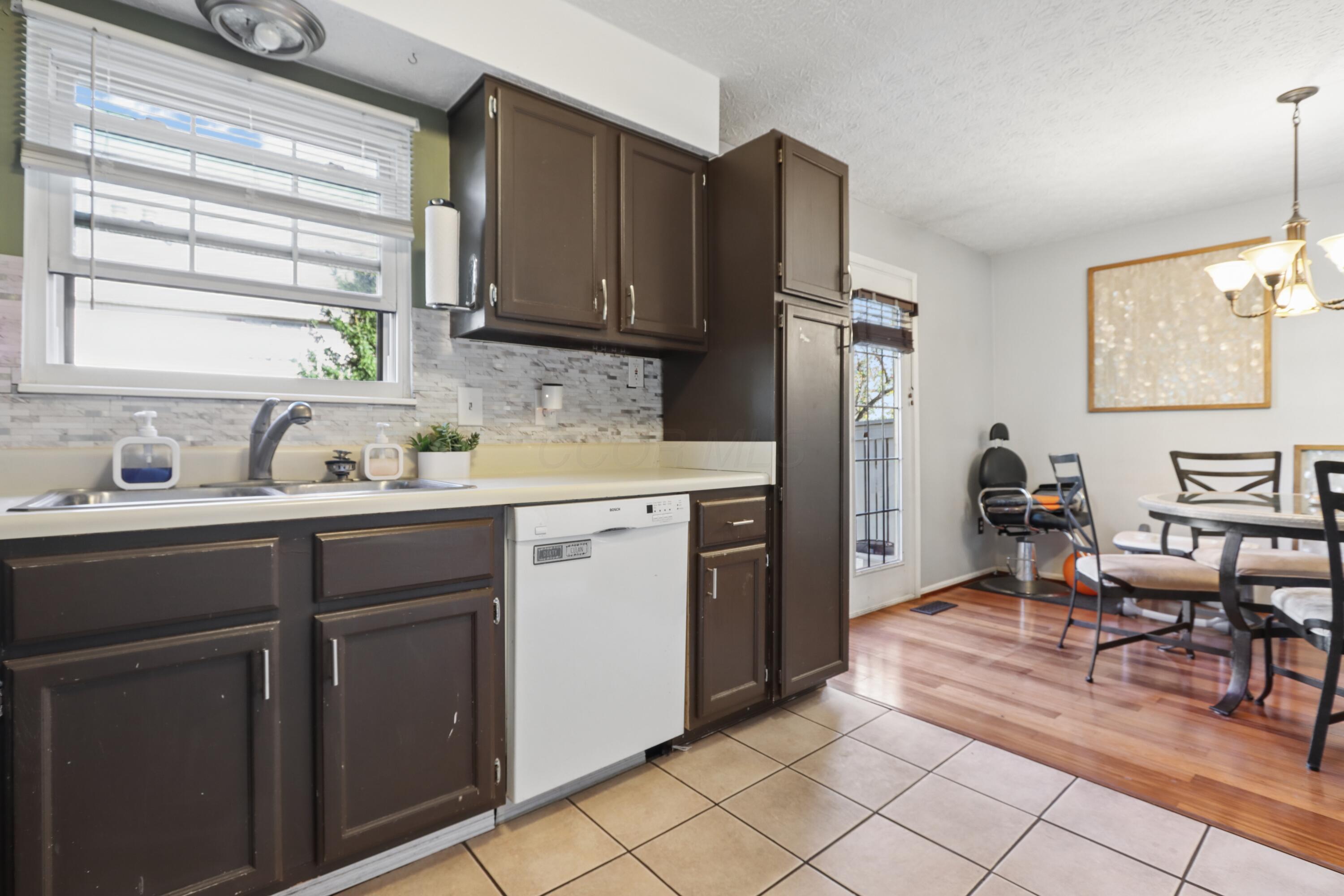 1276 Somerset Way Property Photo 14