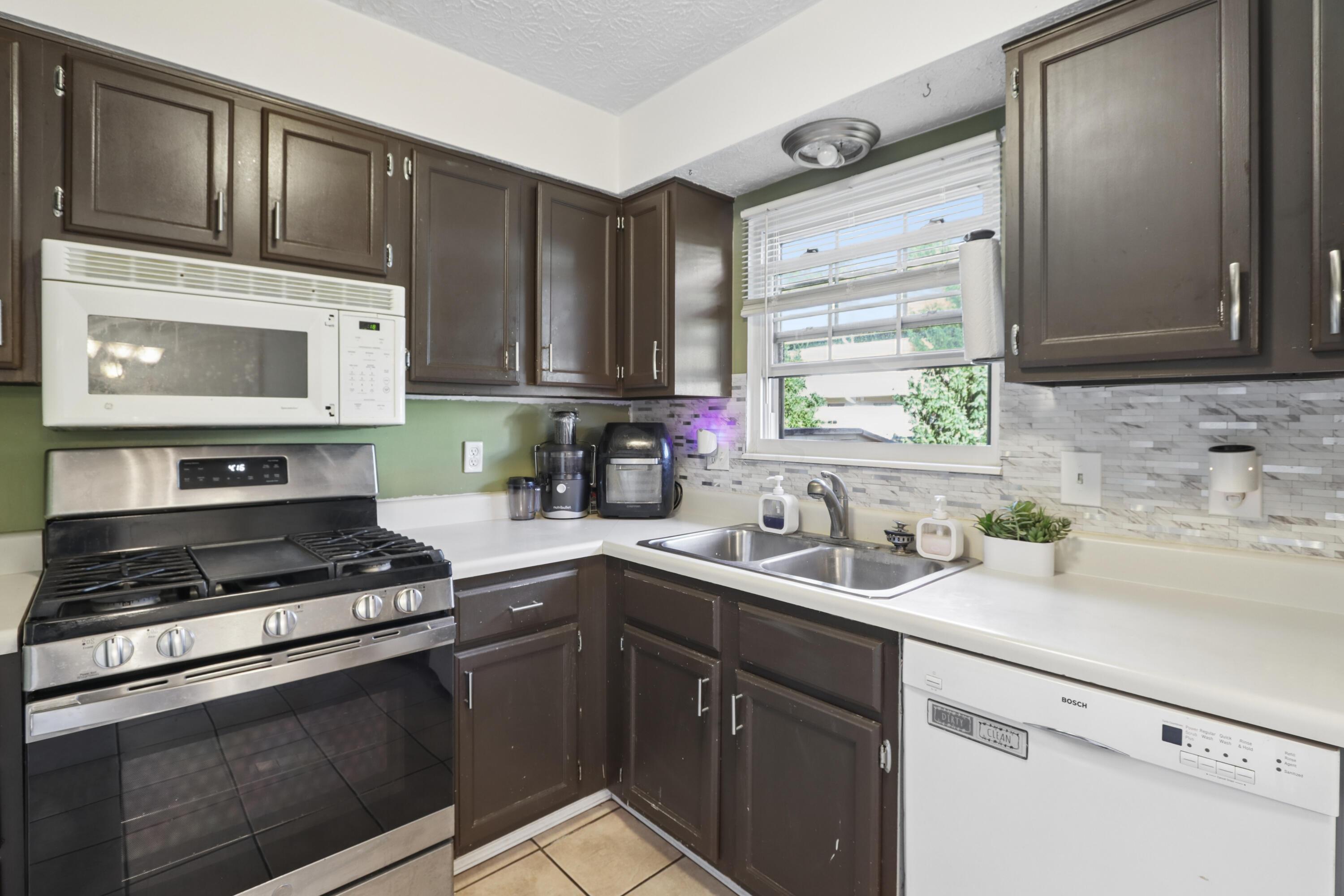 1276 Somerset Way Property Photo 16