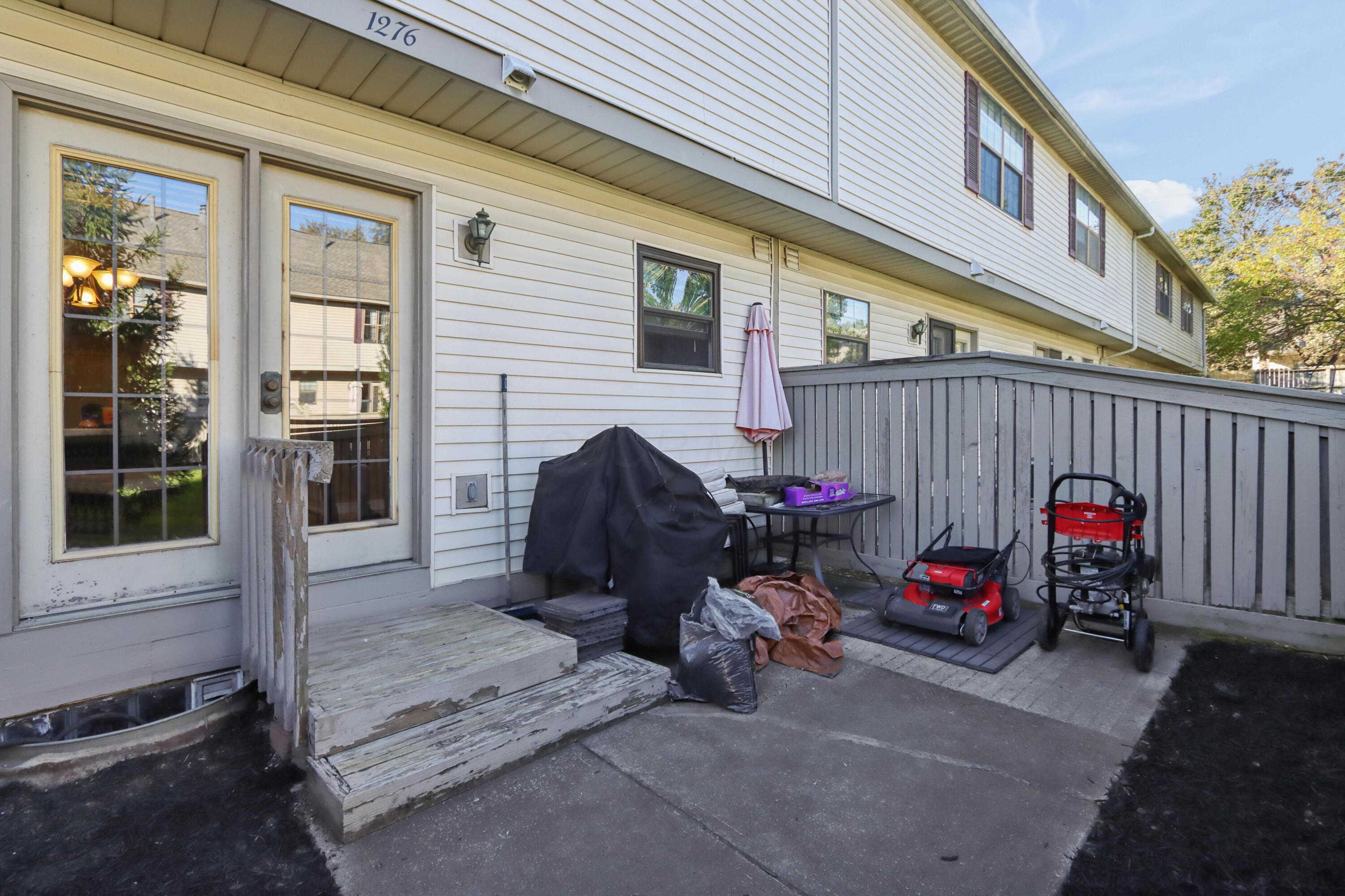 1276 Somerset Way Property Photo 32