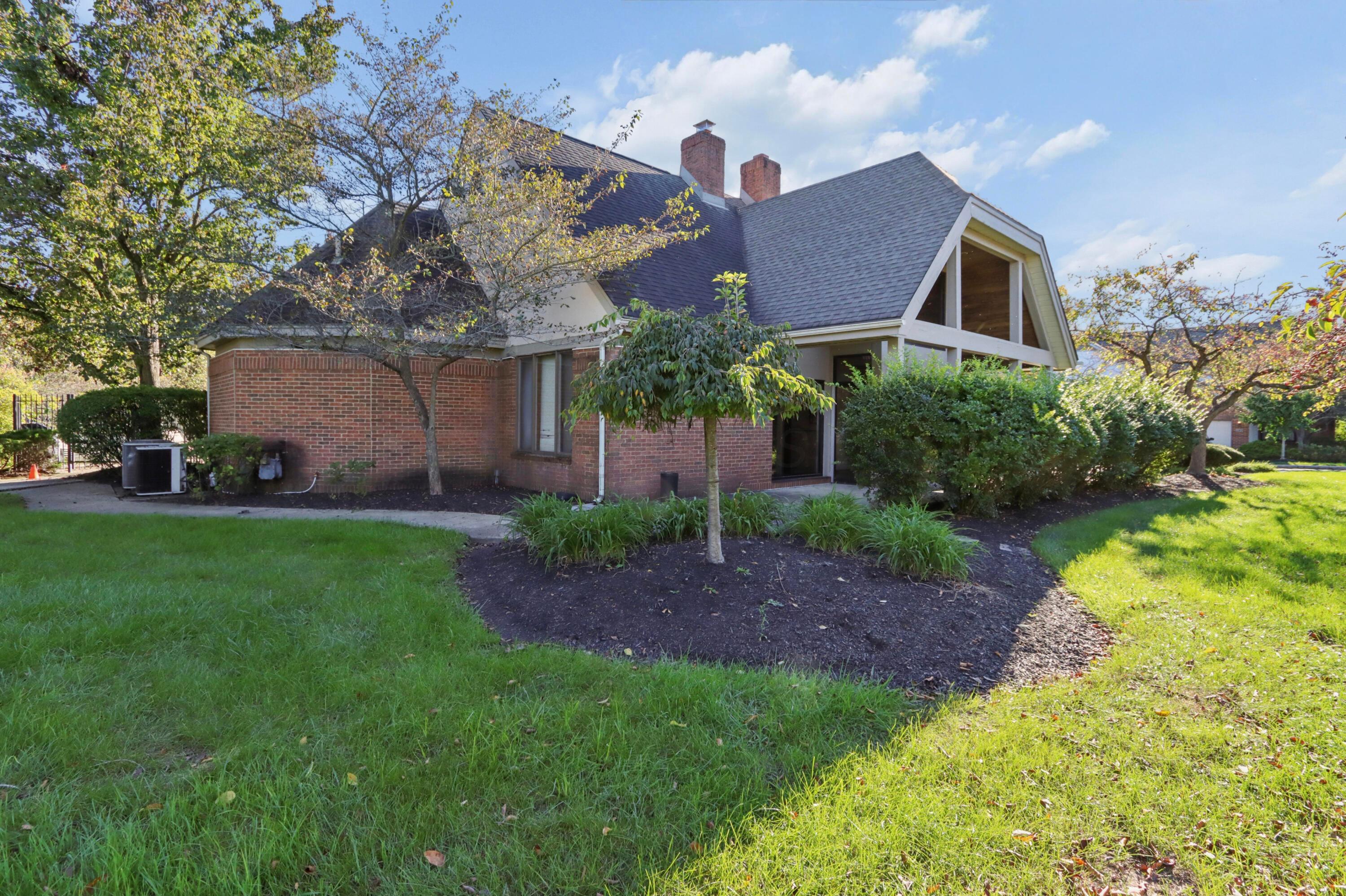 1276 Somerset Way Property Photo 35