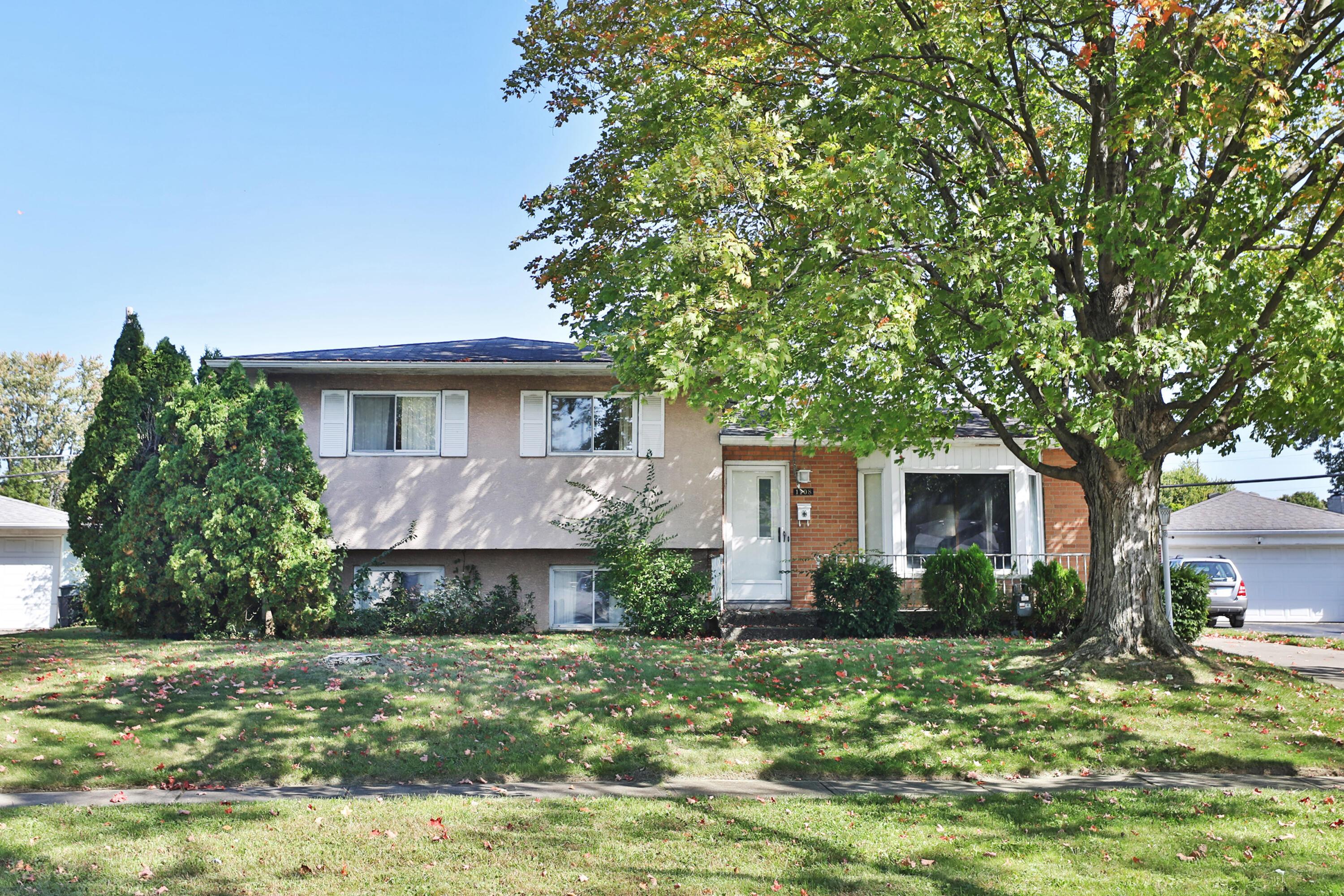 1108 Marland Drive N