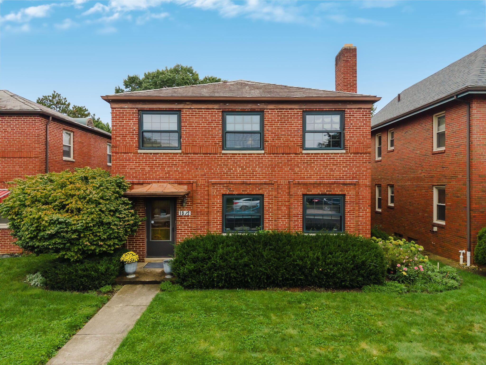 1572 Grandview Avenue Property Photo 1