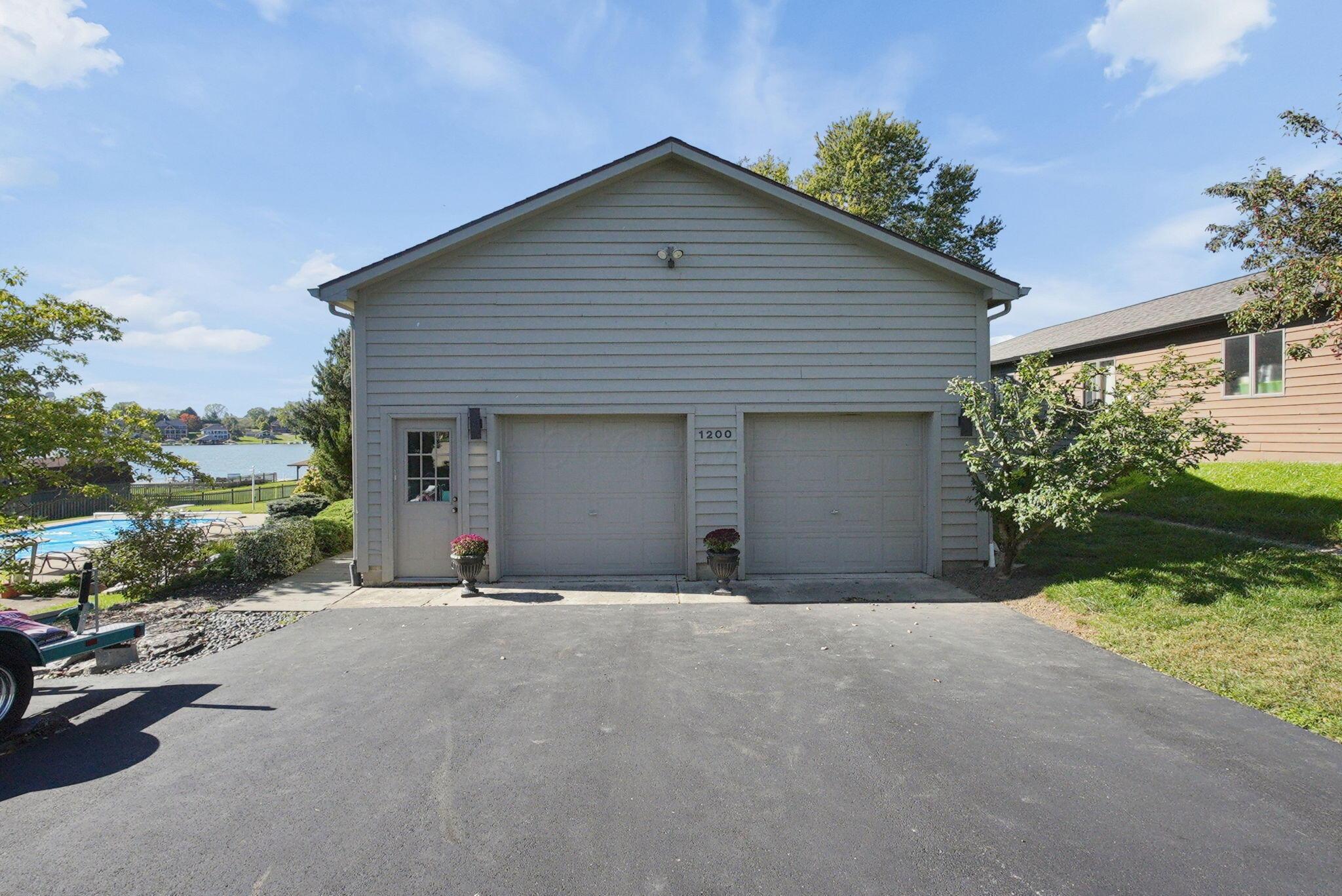1200 E Choctaw Drive Property Photo 3