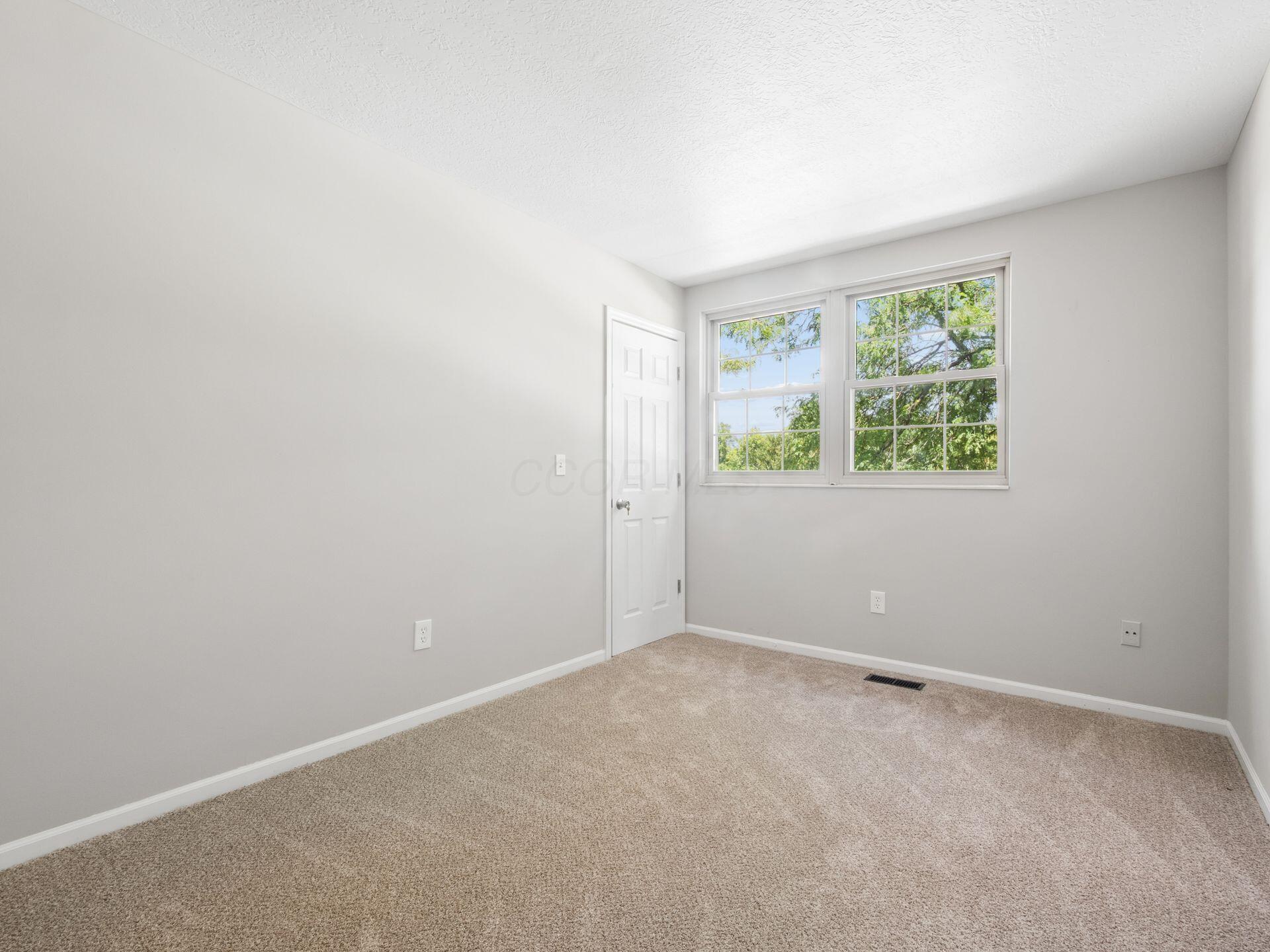 391 Glenside Lane Property Photo 35