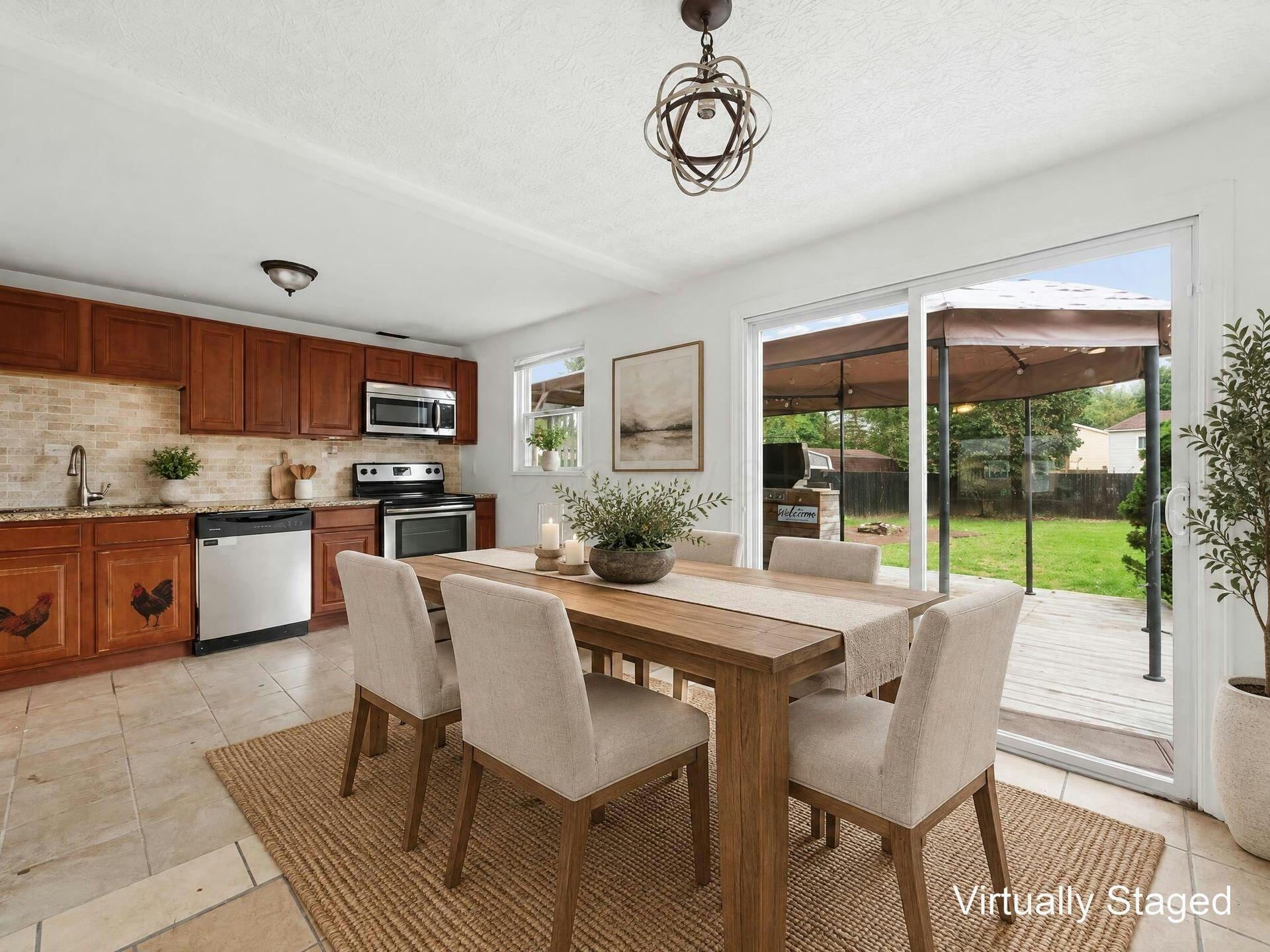 8976 Canoe Drive Property Photo 1