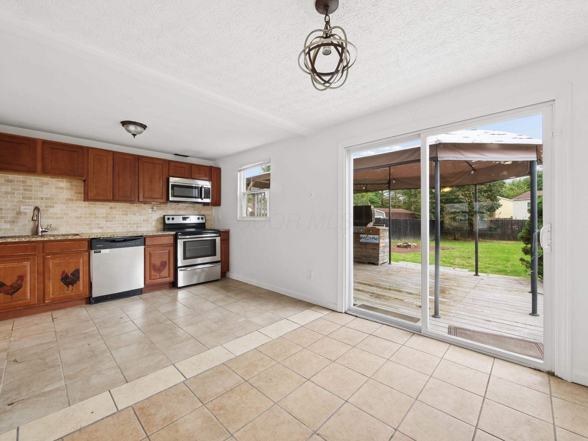 8976 Canoe Drive Property Photo 3