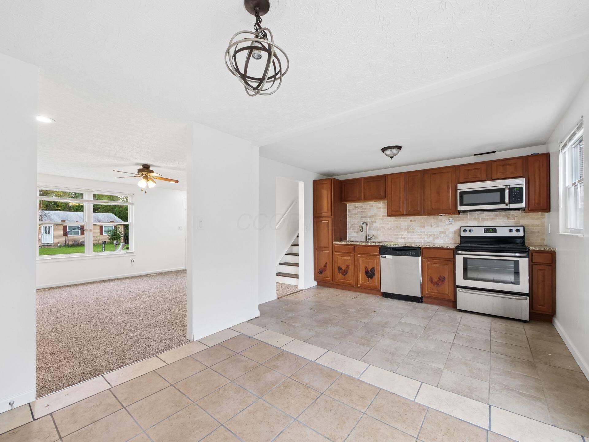8976 Canoe Drive Property Photo 4