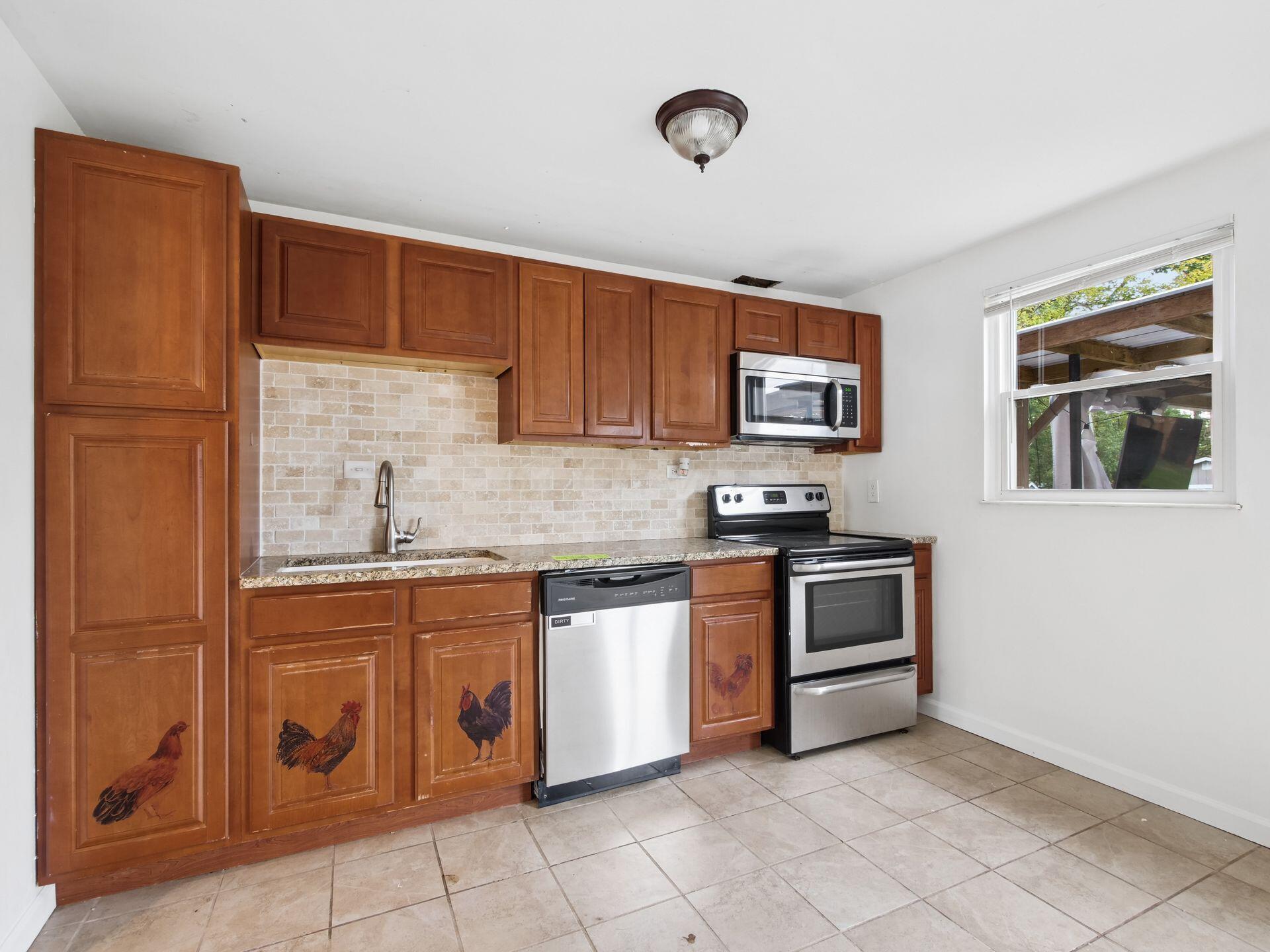 8976 Canoe Drive Property Photo 5