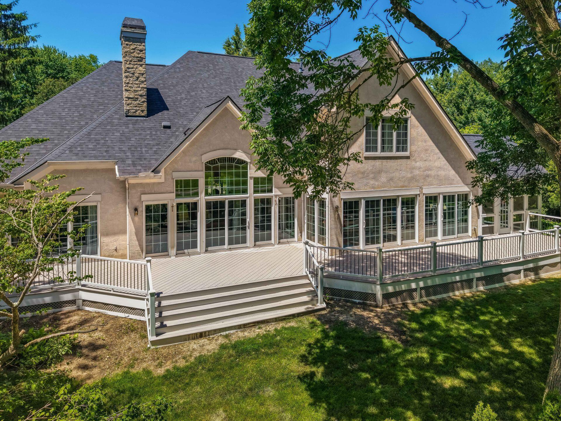 10493 Forest Glen Place Property Photo 3