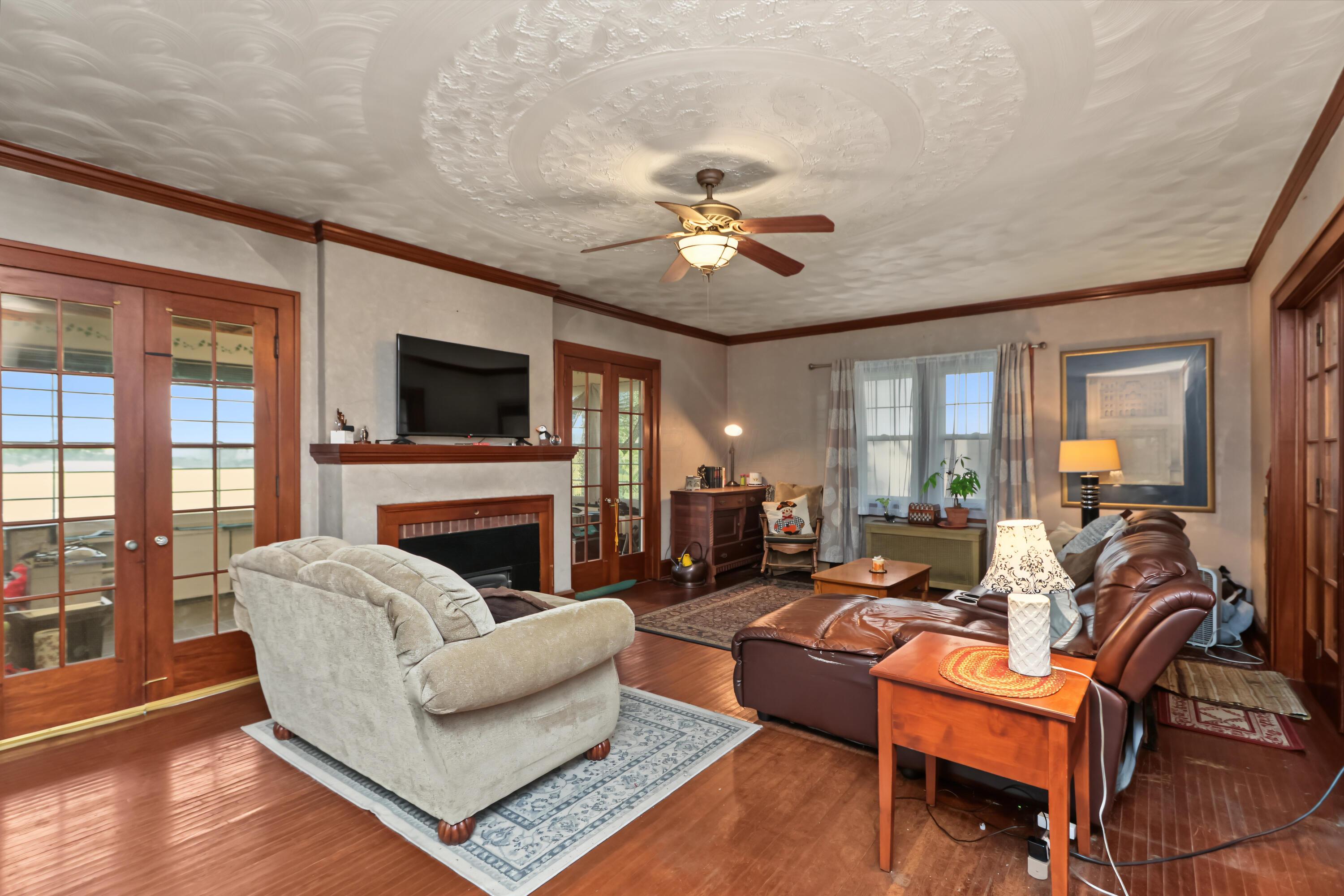 522 W Walnut Street Property Photo 4