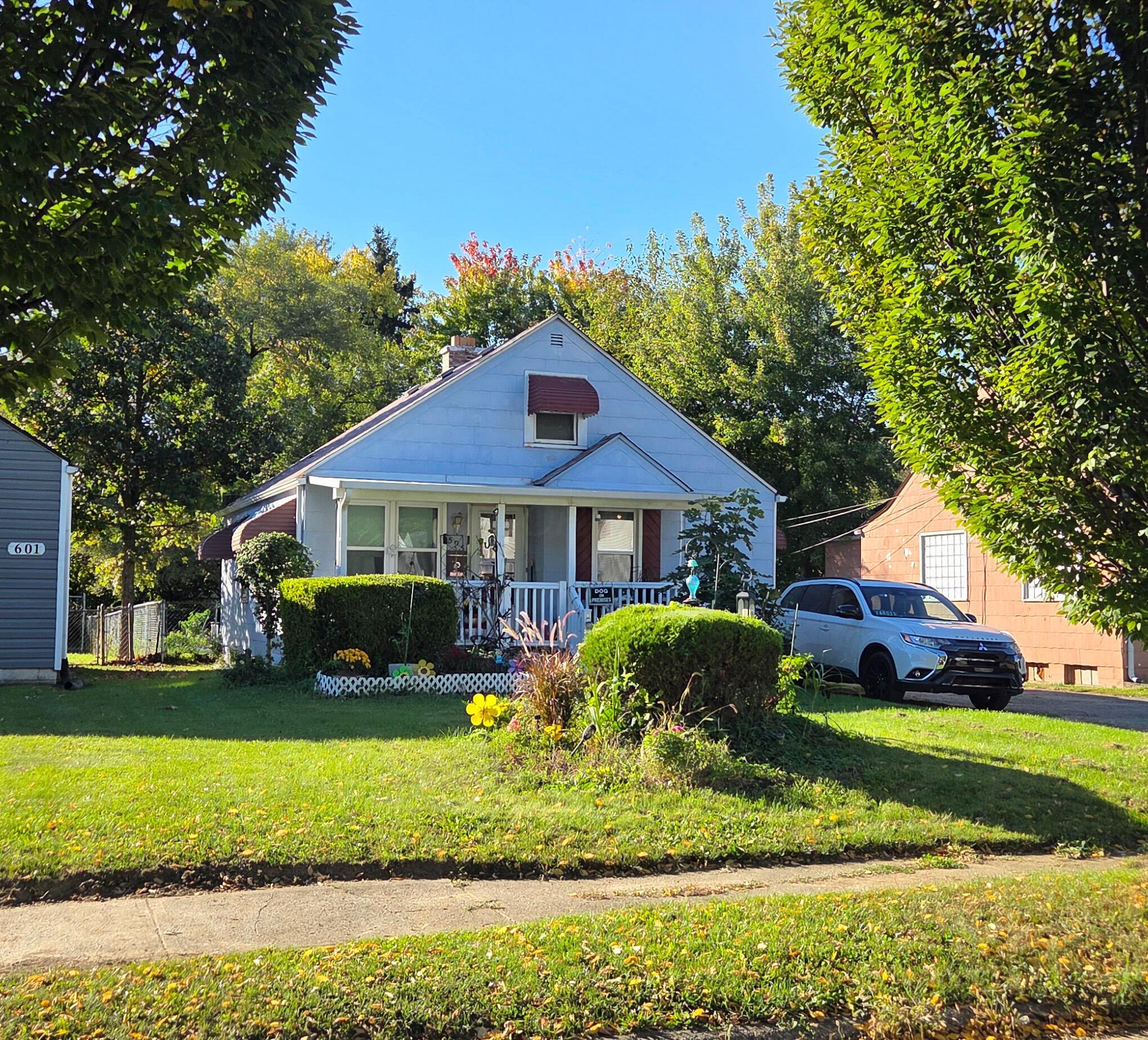 595 S Waverly Street Property Photo 1