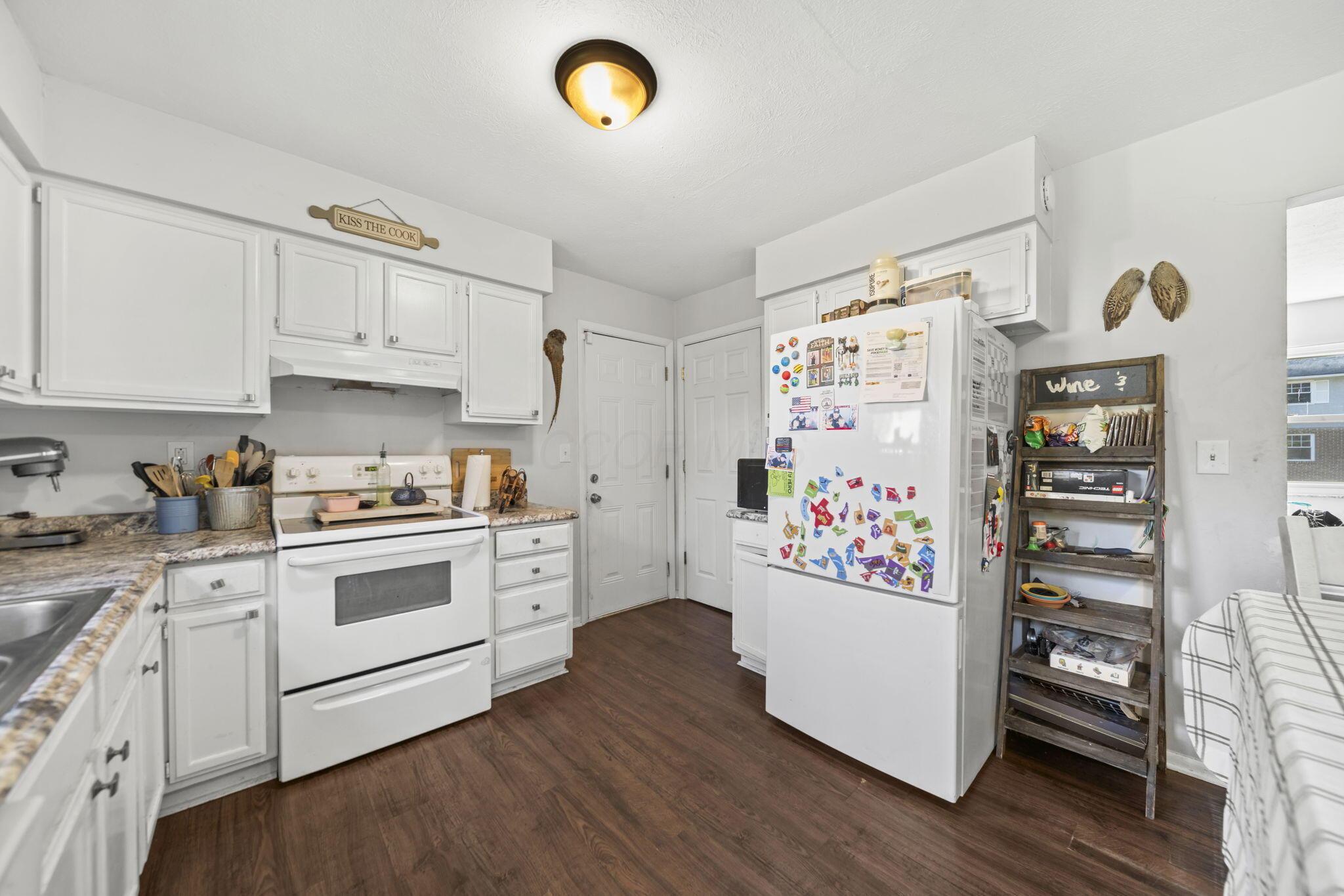 482 Goshen Court, 484 Property Photo 4