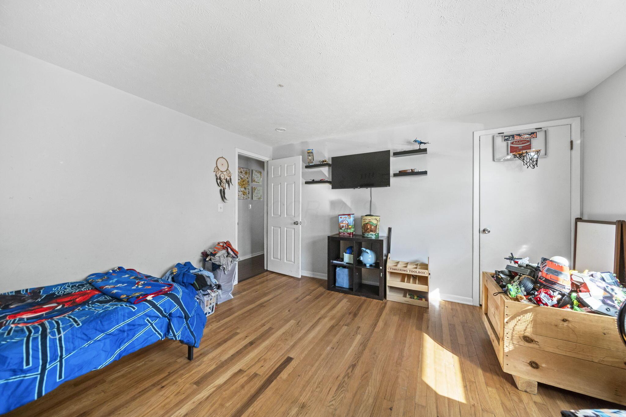 482 Goshen Court, 484 Property Photo 16