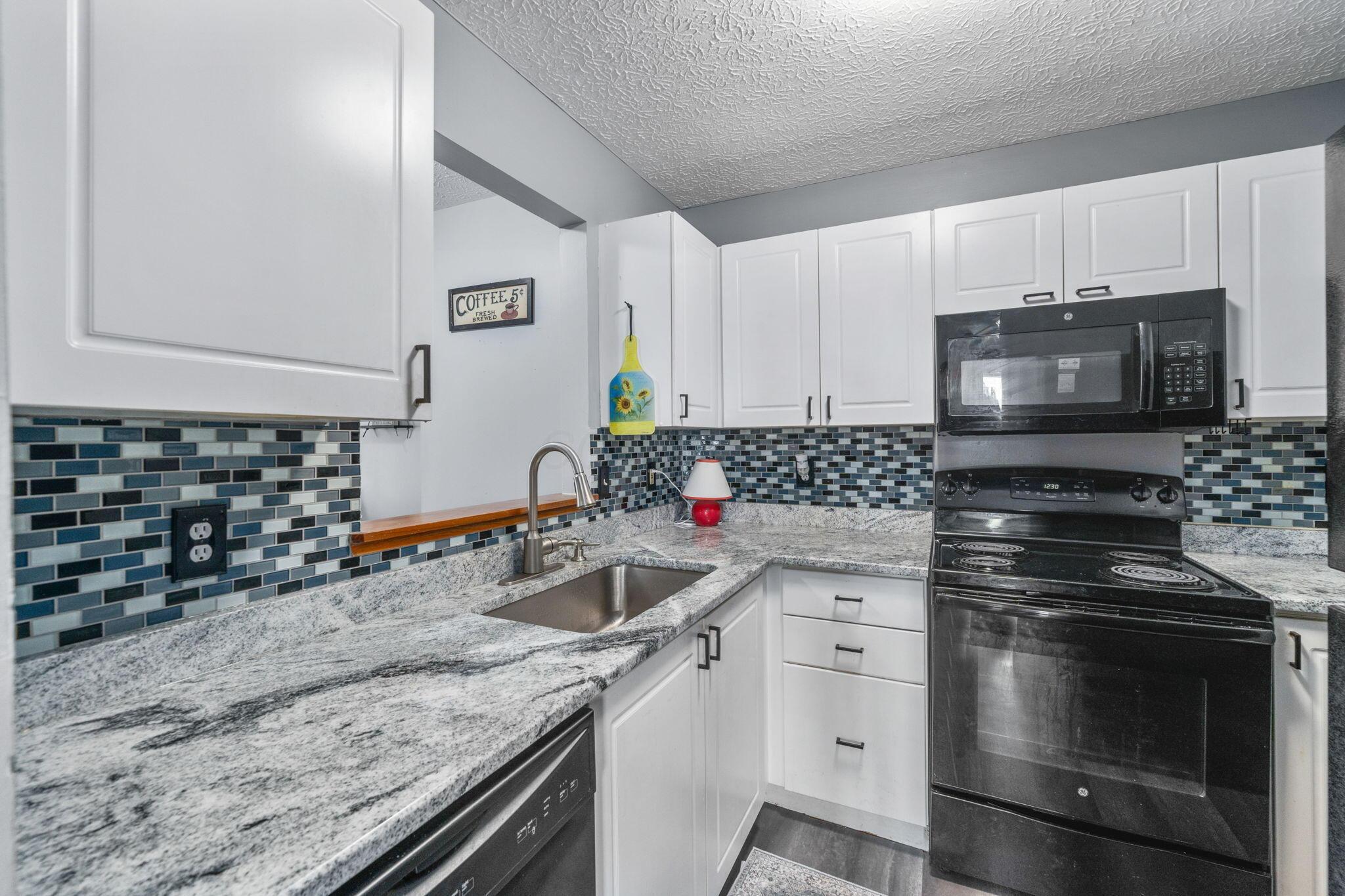 190 Glenkirk Drive, 101b Property Photo 4