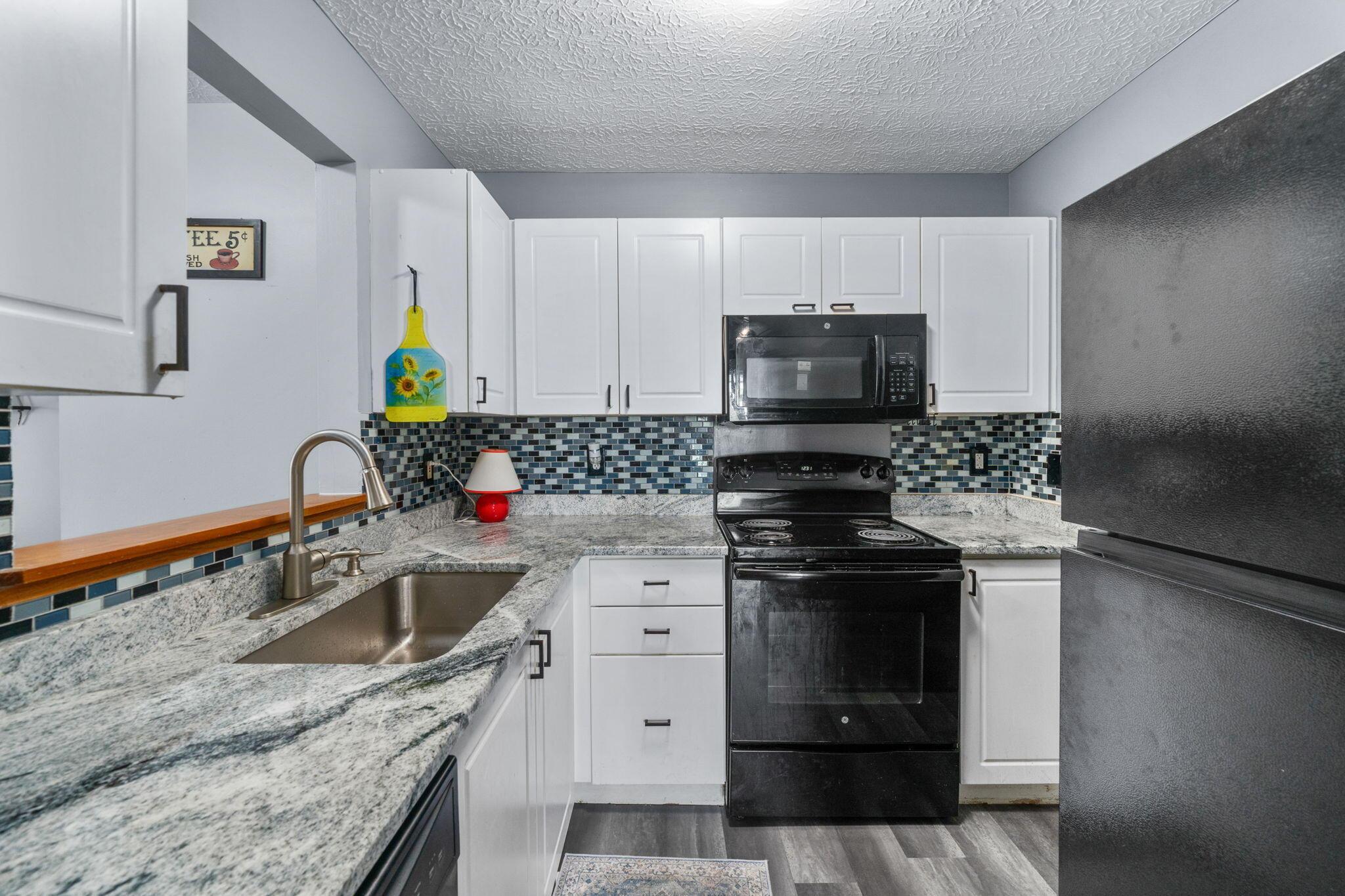 190 Glenkirk Drive, 101b Property Photo 6