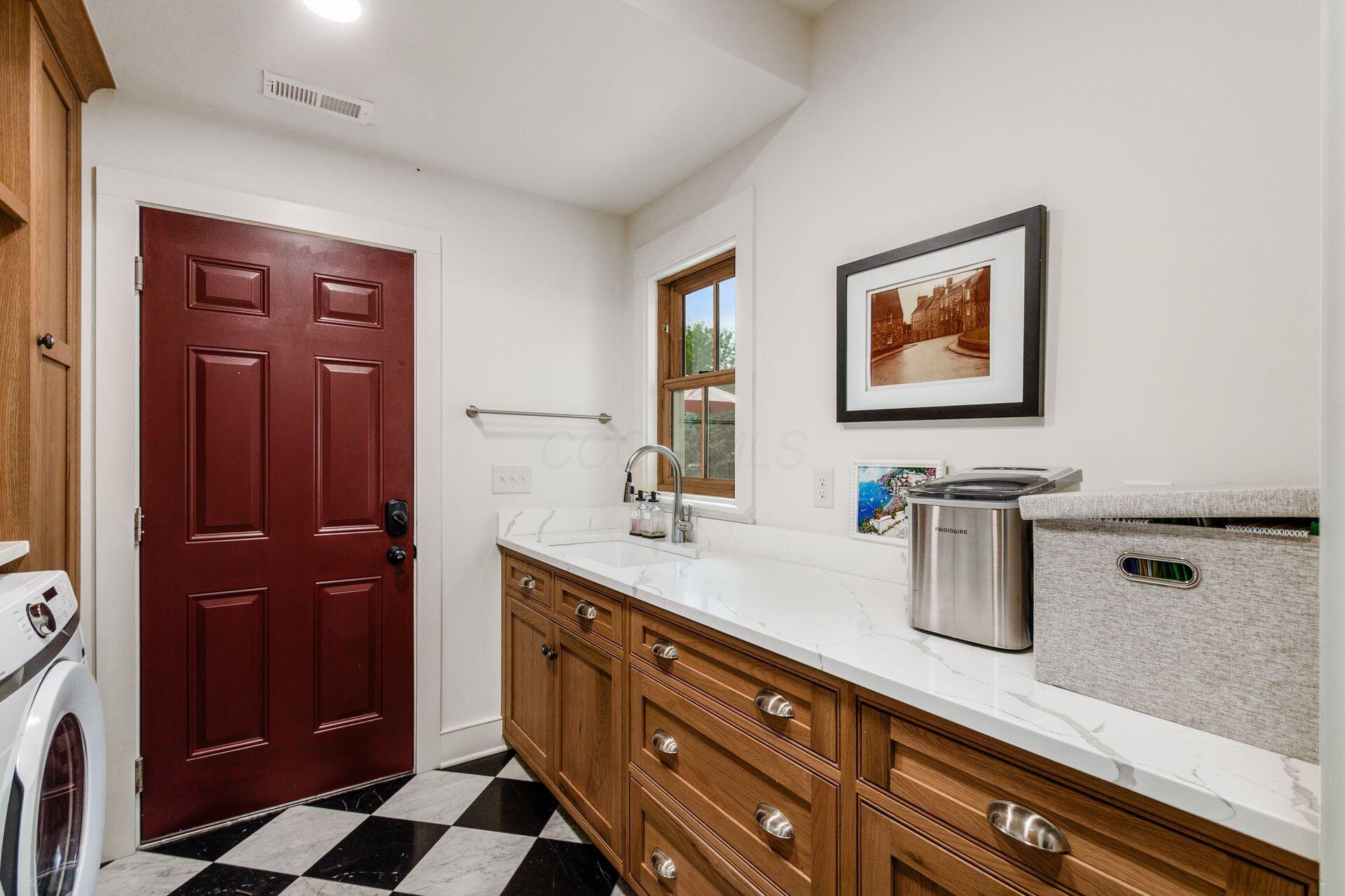 83 S High Street Property Photo 25