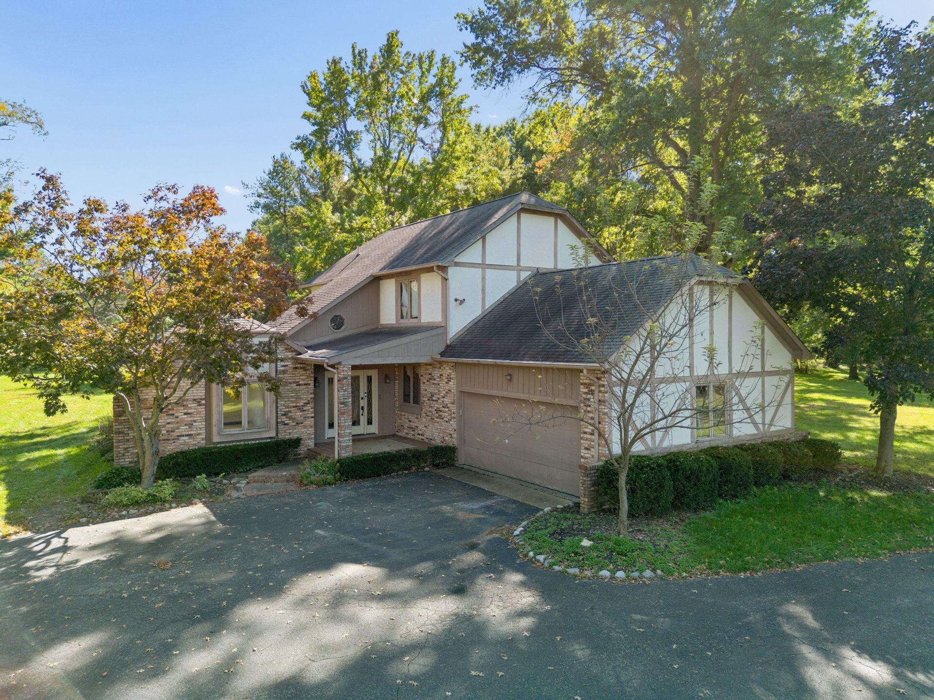 3049 Brookview Drive Property Photo 1